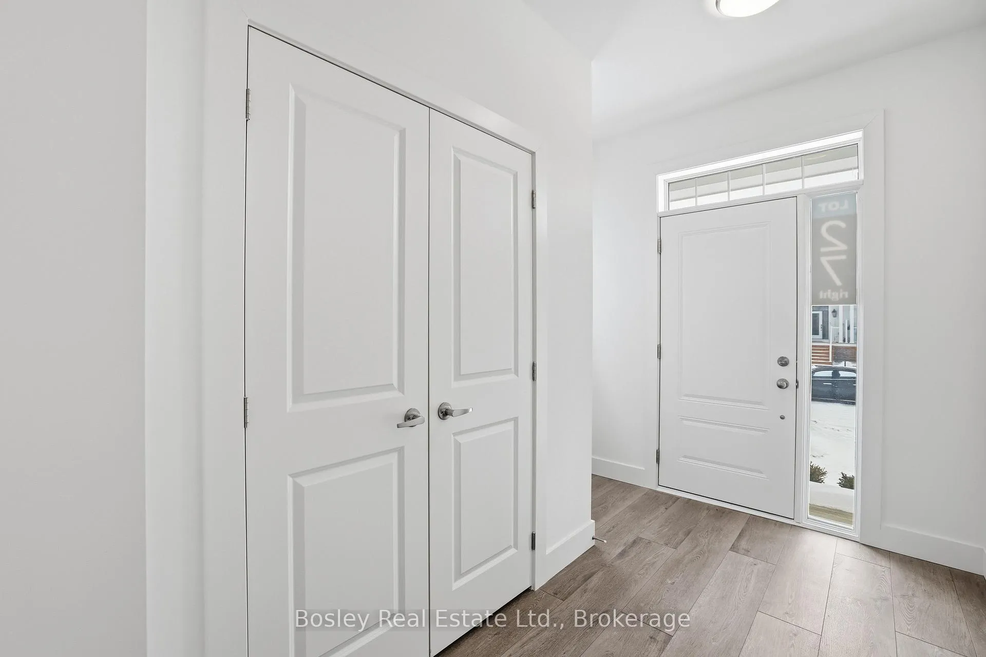 Photo 3 of 130 White Oak Crescent, Blue Mountains — HOMEH