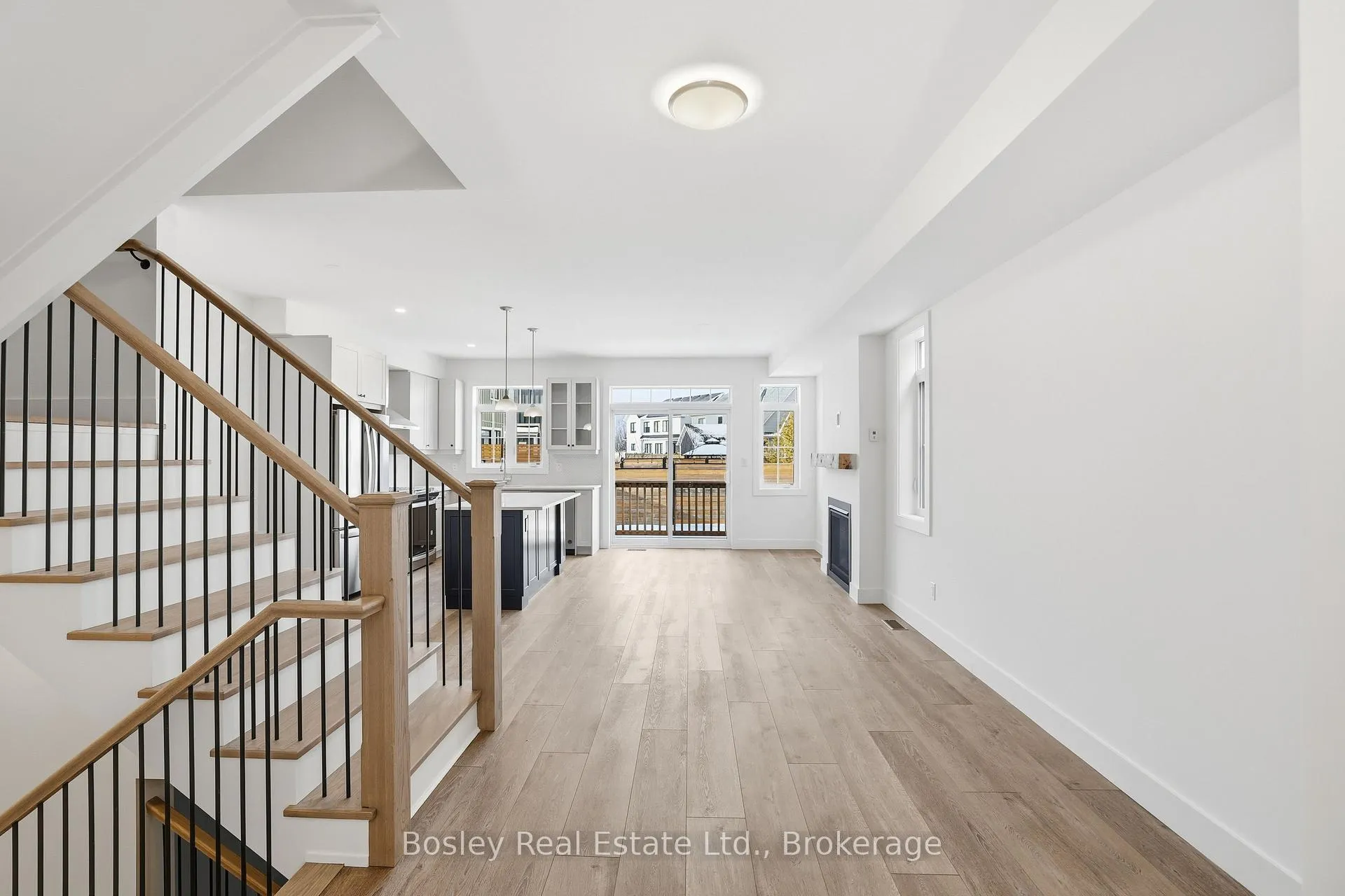 Photo 4 of 130 White Oak Crescent, Blue Mountains — HOMEH