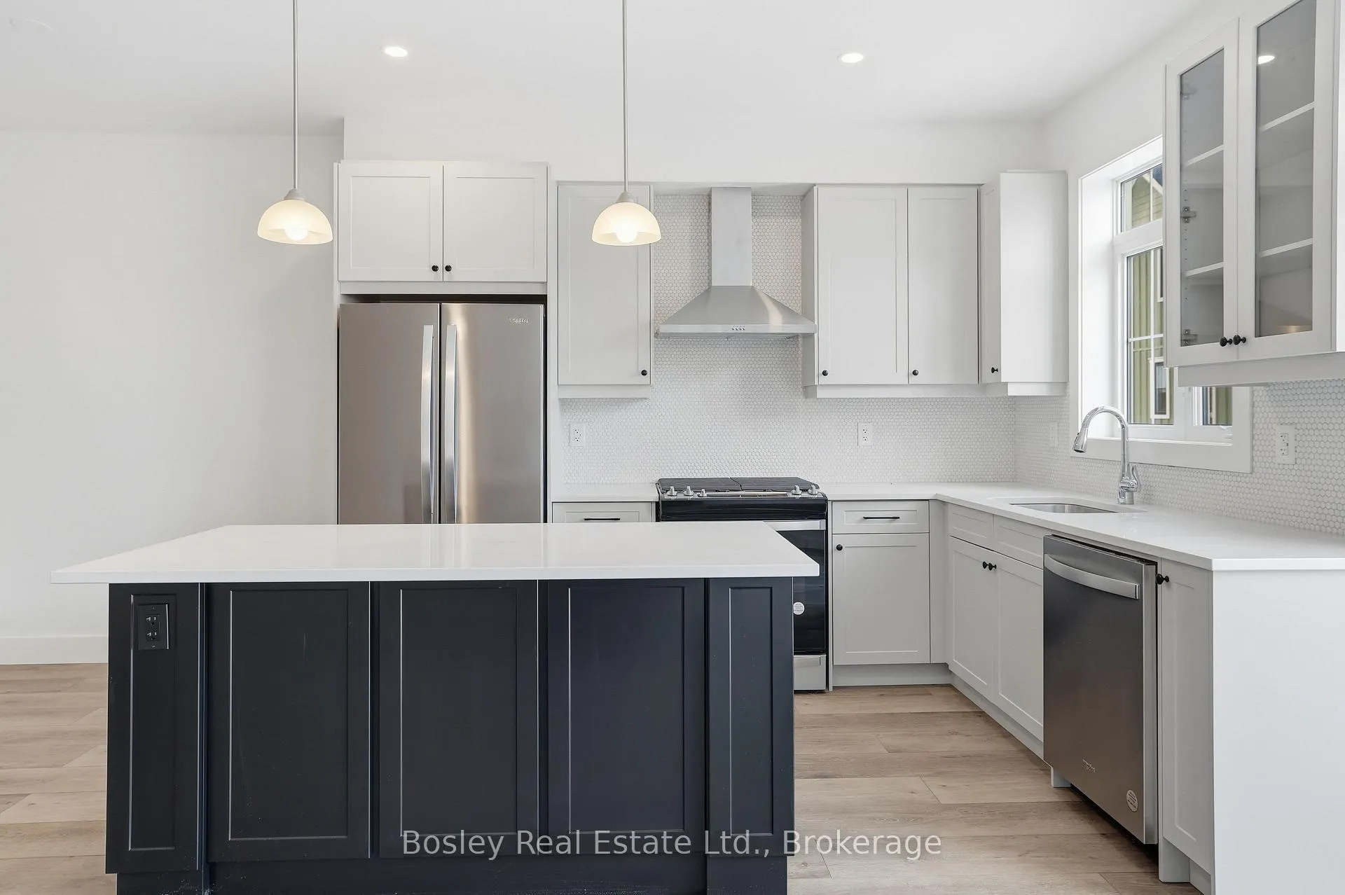 Photo 7 of 130 White Oak Crescent, Blue Mountains — HOMEH