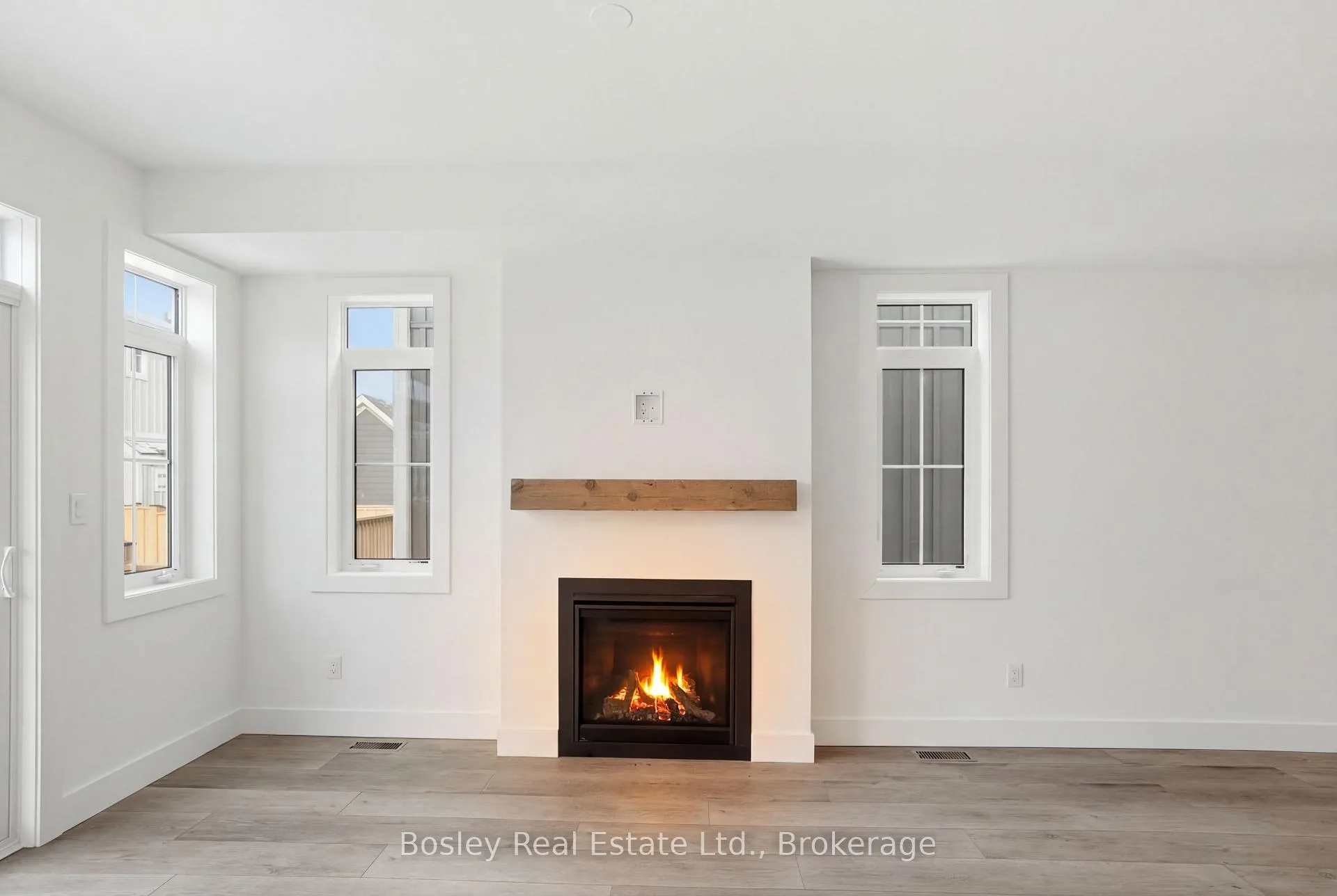 Photo 10 of 130 White Oak Crescent, Blue Mountains — HOMEH