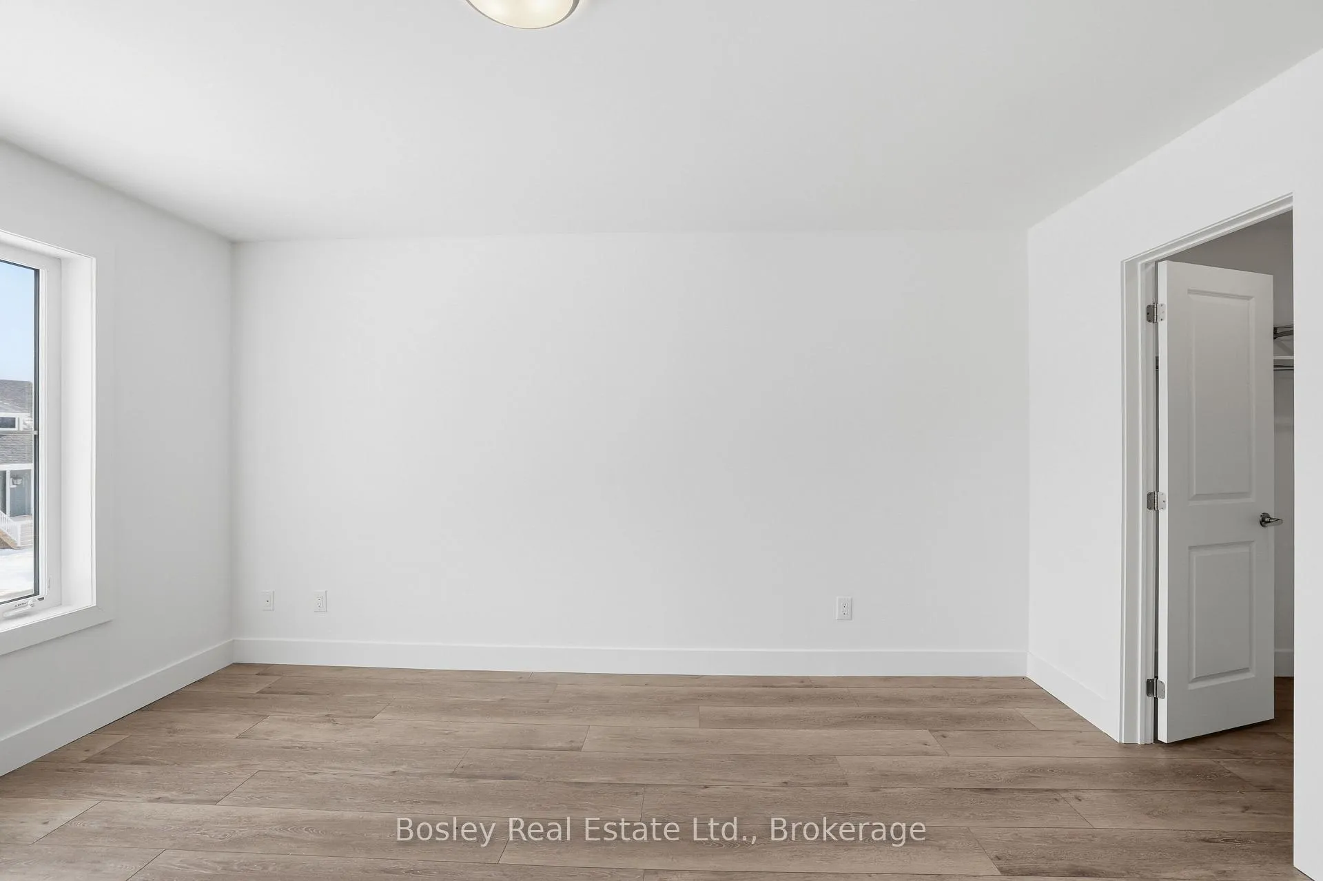 Photo 15 of 130 White Oak Crescent, Blue Mountains — HOMEH