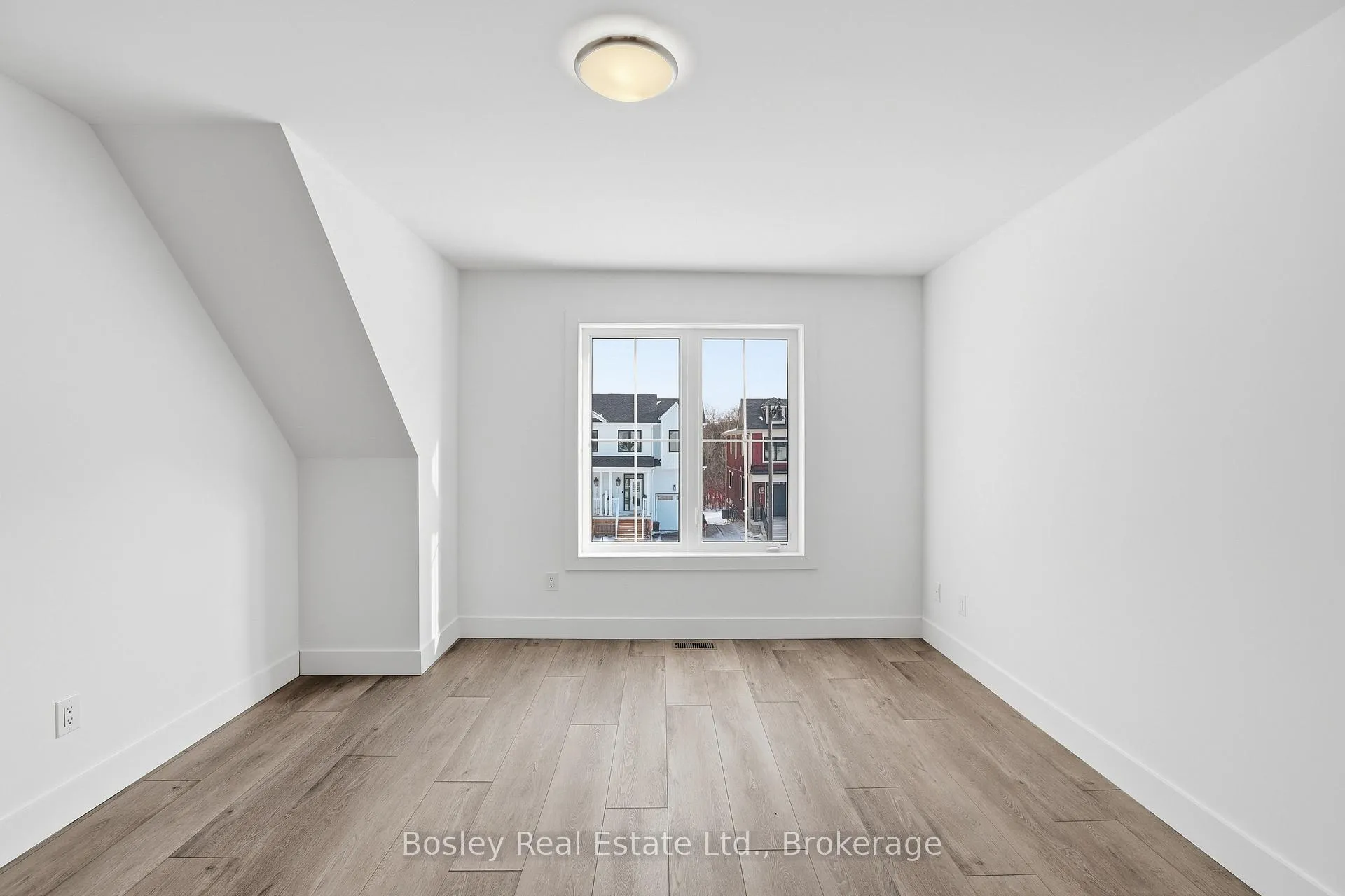 Photo 16 of 130 White Oak Crescent, Blue Mountains — HOMEH