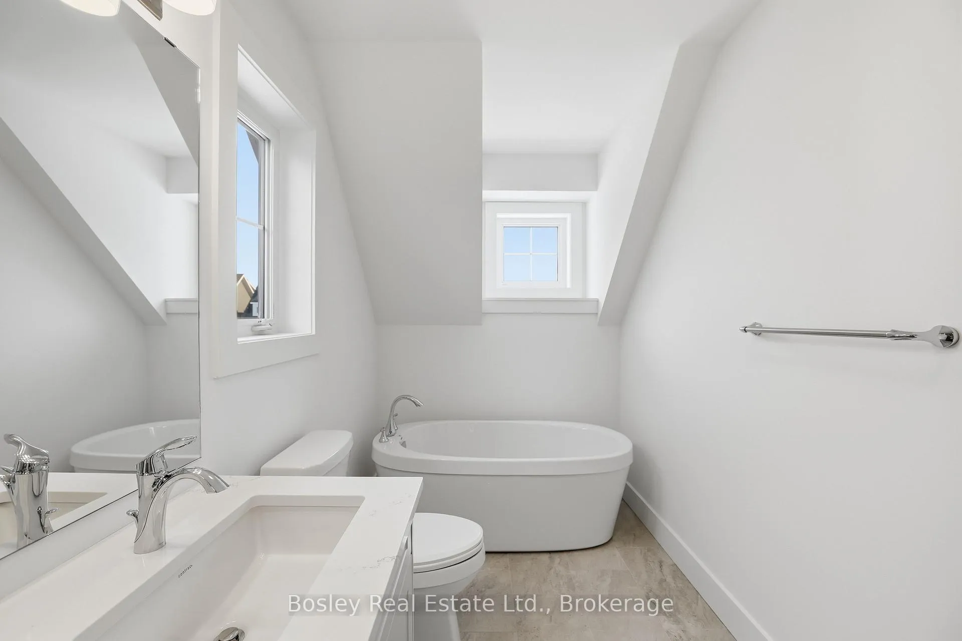 Photo 19 of 130 White Oak Crescent, Blue Mountains — HOMEH