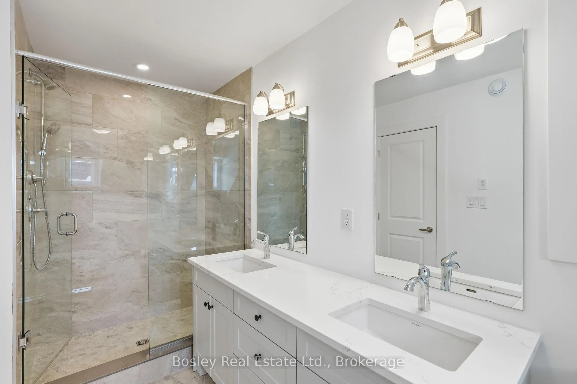 Photo 22 of 130 White Oak Crescent, Blue Mountains — HOMEH
