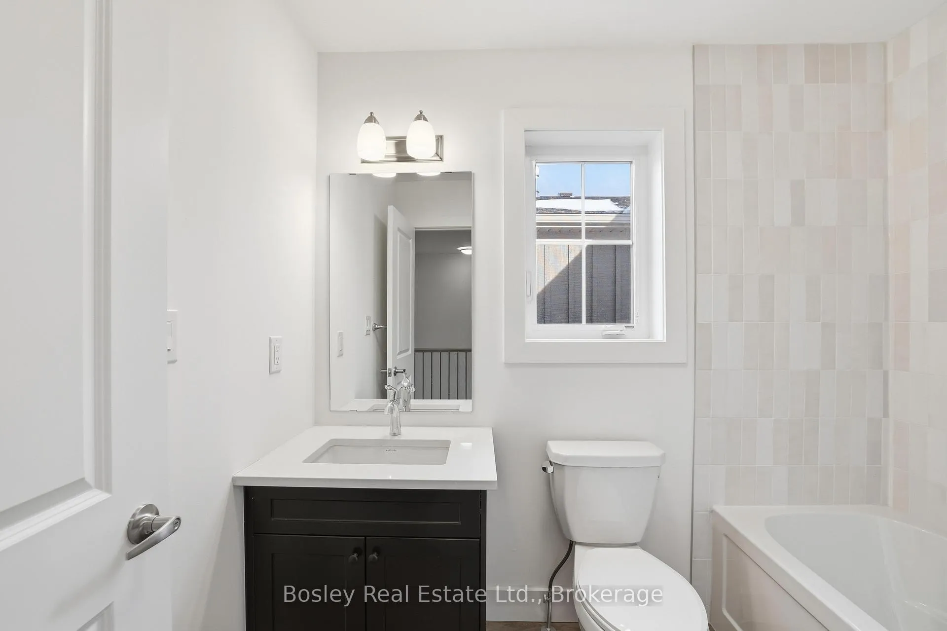 Photo 23 of 130 White Oak Crescent, Blue Mountains — HOMEH