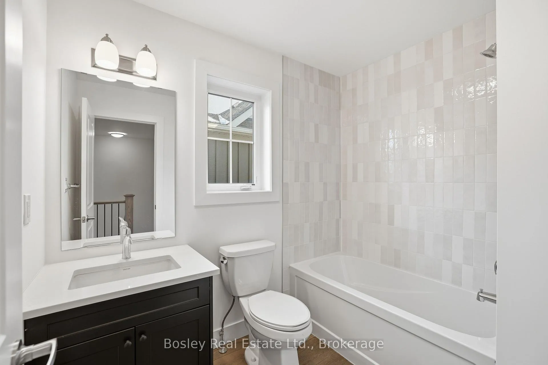 Photo 24 of 130 White Oak Crescent, Blue Mountains — HOMEH
