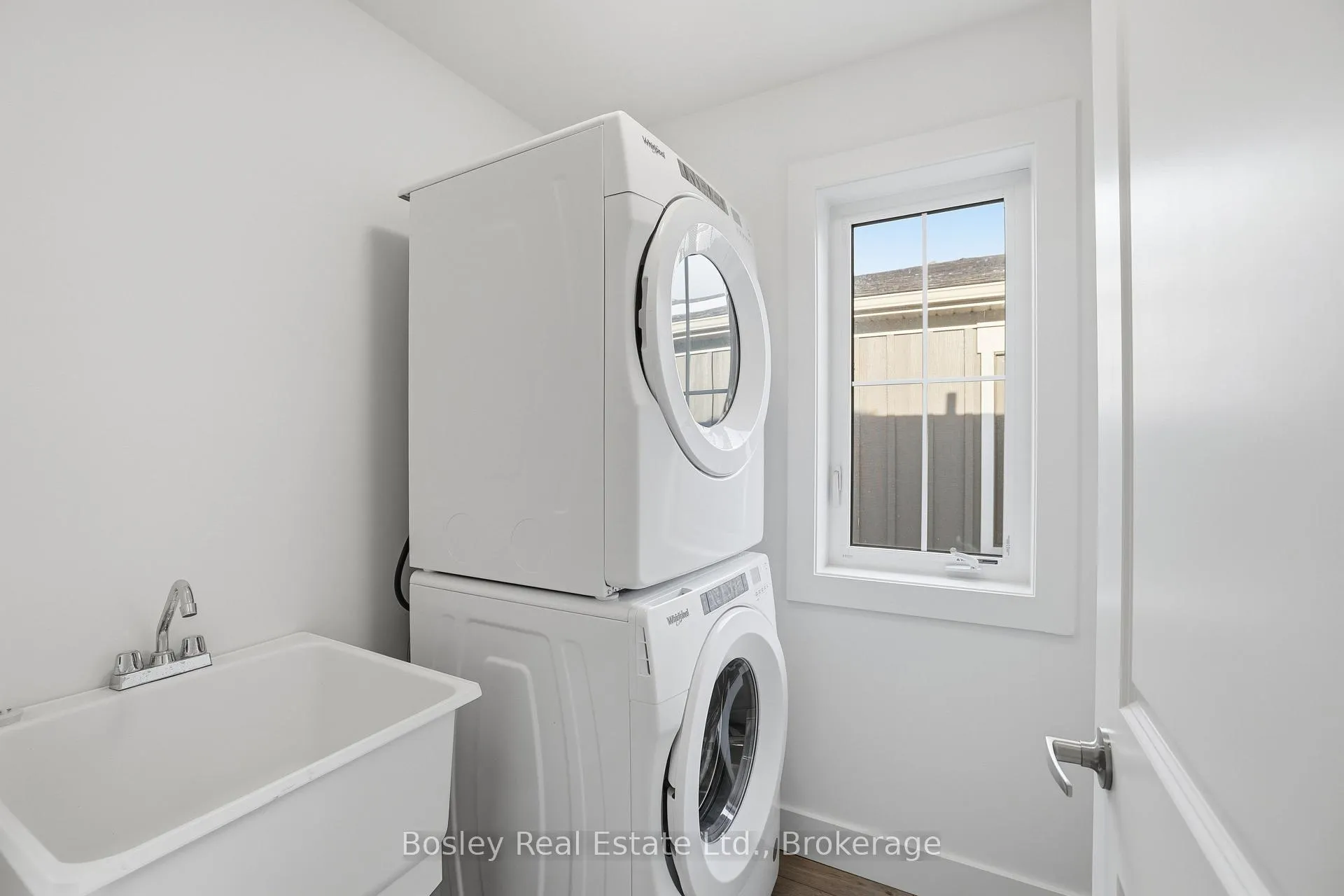 Photo 26 of 130 White Oak Crescent, Blue Mountains — HOMEH