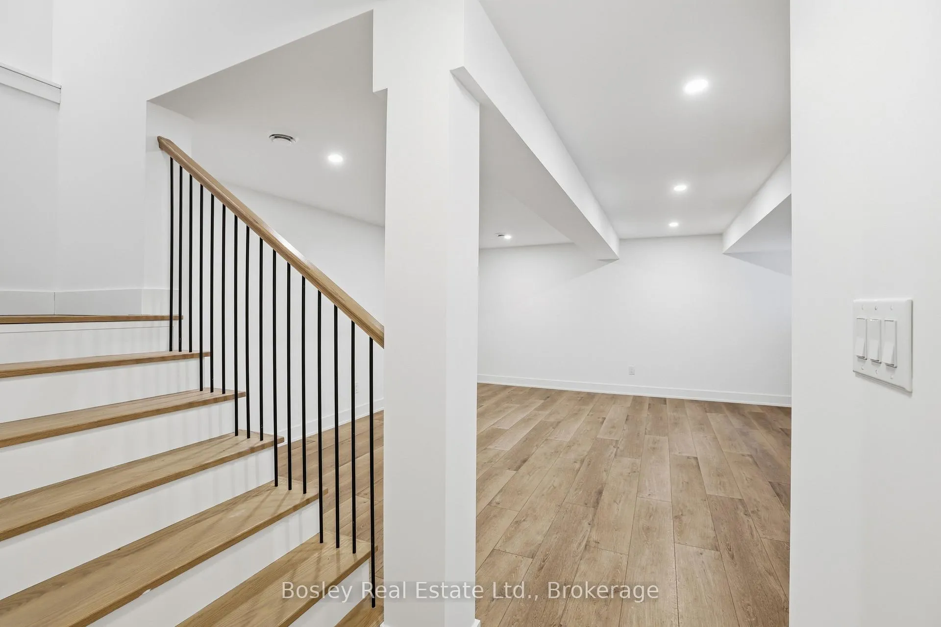 Photo 32 of 130 White Oak Crescent, Blue Mountains — HOMEH