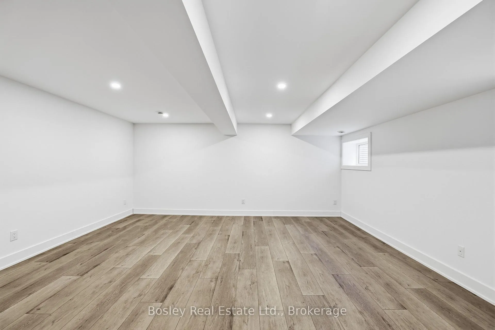 Photo 33 of 130 White Oak Crescent, Blue Mountains — HOMEH