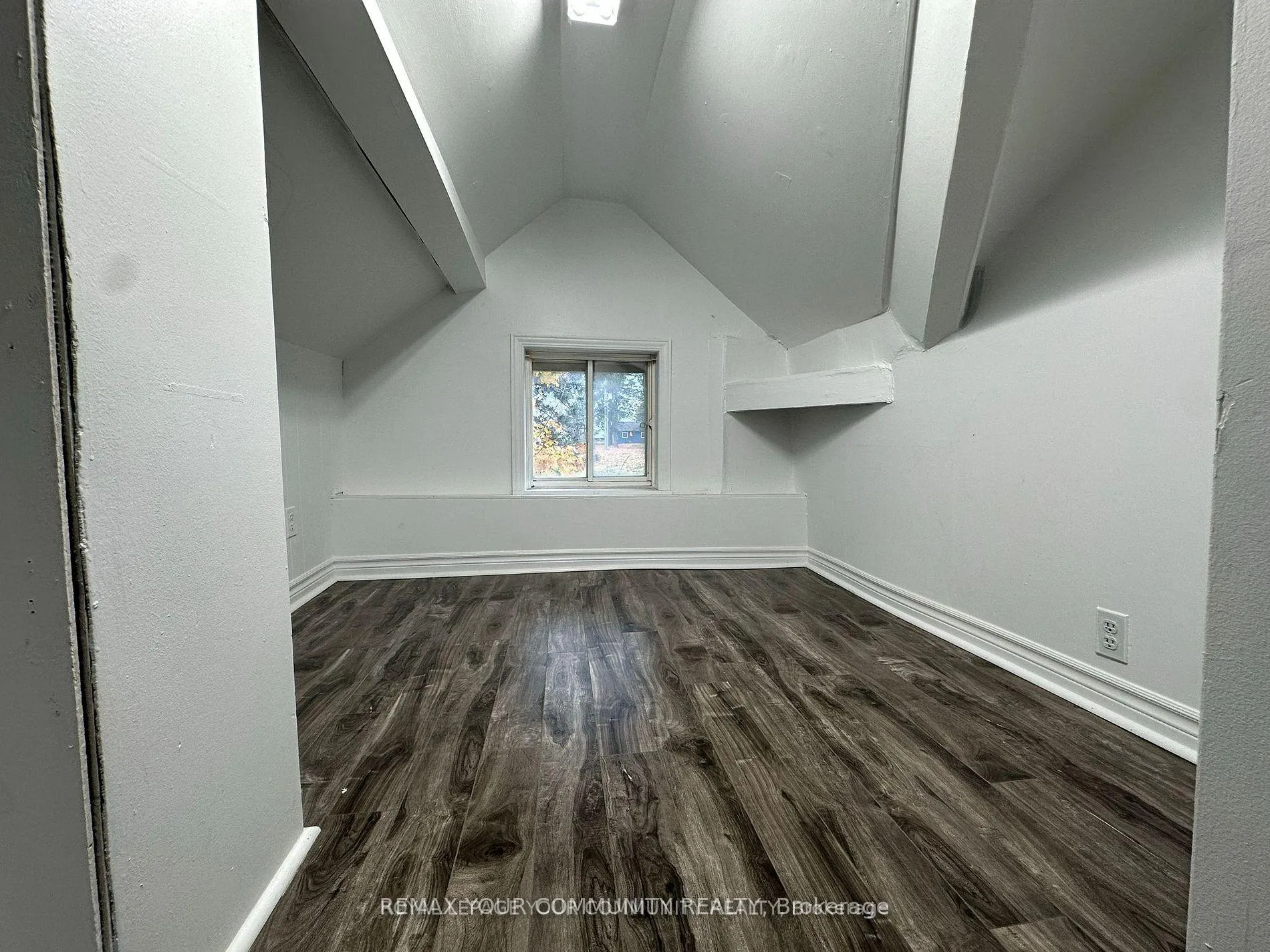 Photo 8 of 945 Yonge Street, Barrie, Painswick South — HOMEH