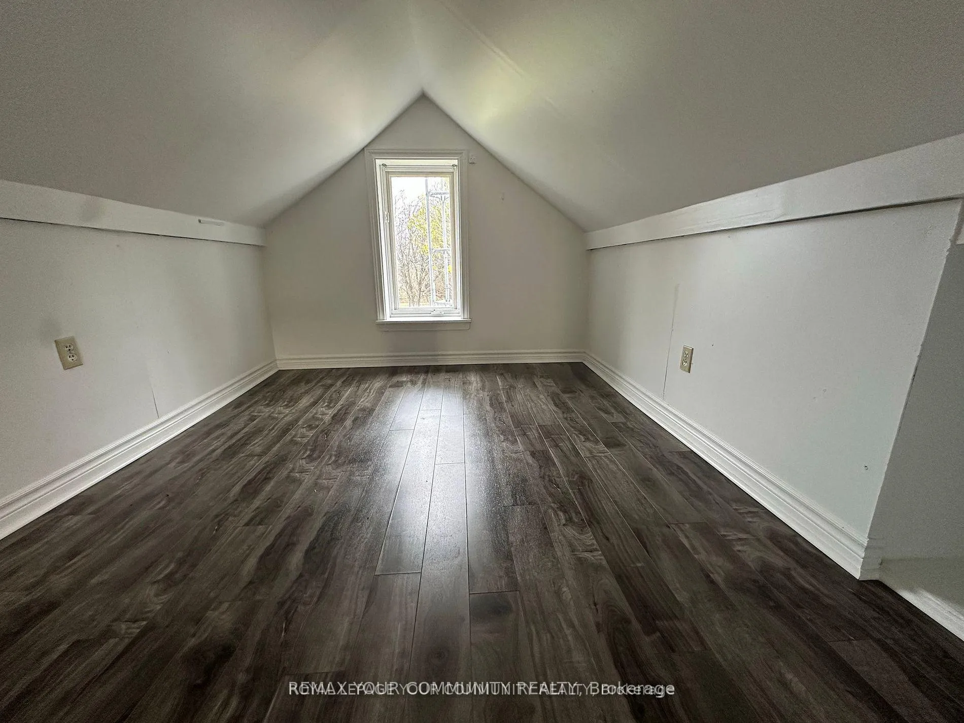 Photo 9 of 945 Yonge Street, Barrie, Painswick South — HOMEH