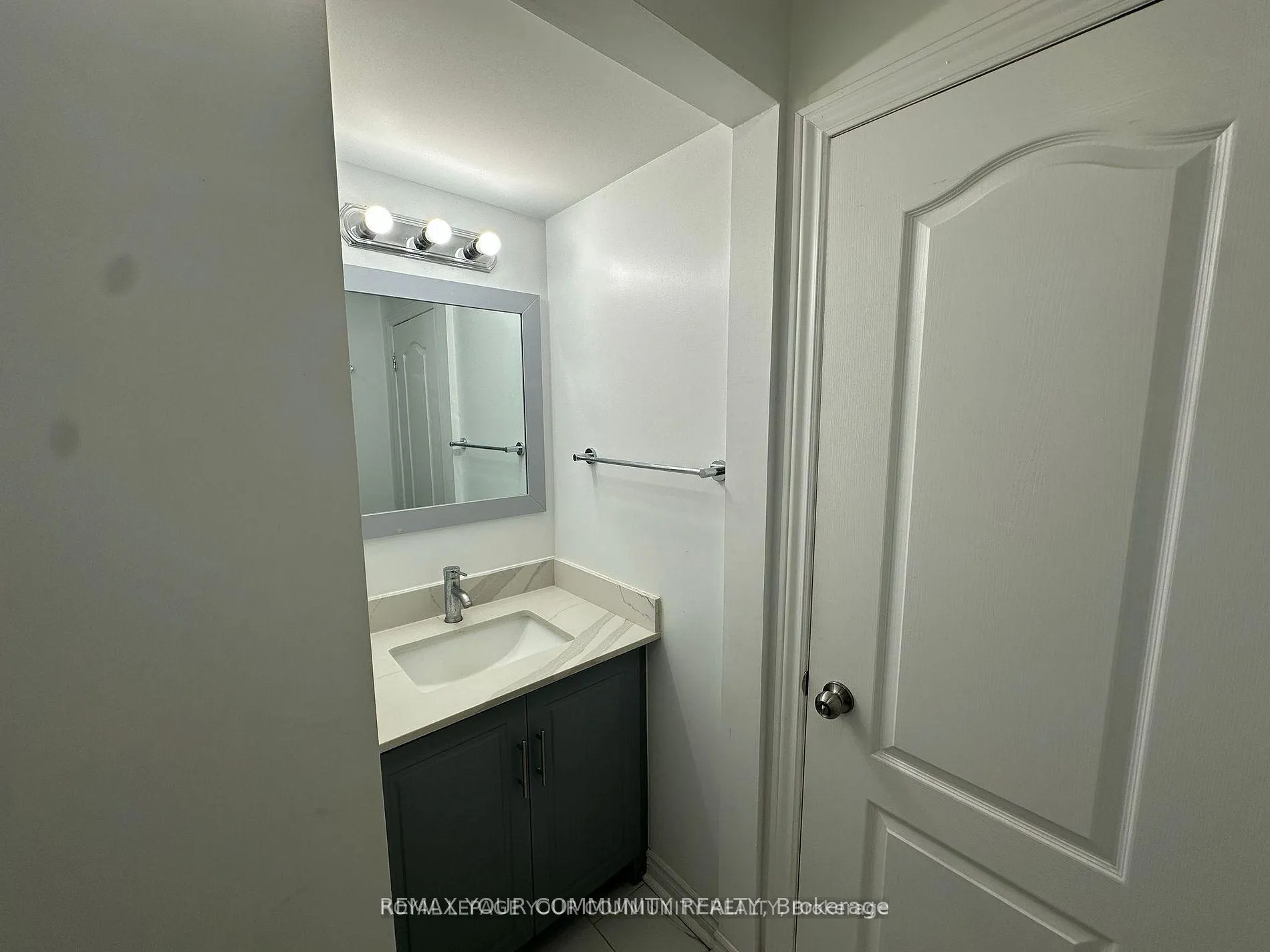Photo 12 of 945 Yonge Street, Barrie, Painswick South — HOMEH