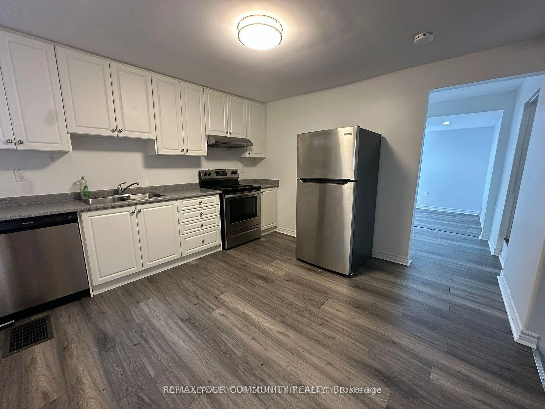 Photo 15 of 945 Yonge Street, Barrie, Painswick South — HOMEH