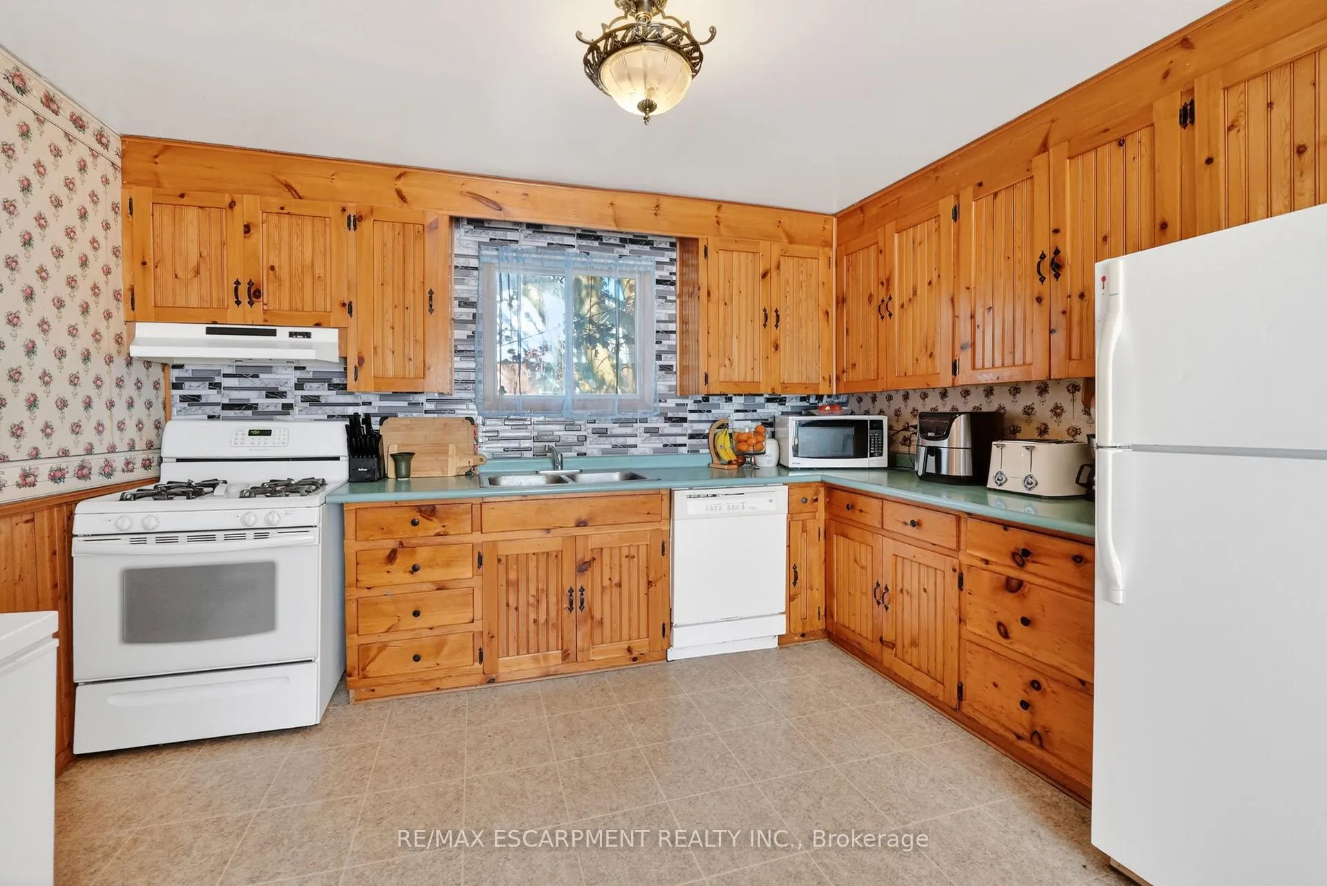 Photo 6 of 520 Alder Street E, Haldimand, Dunnville — HOMEH