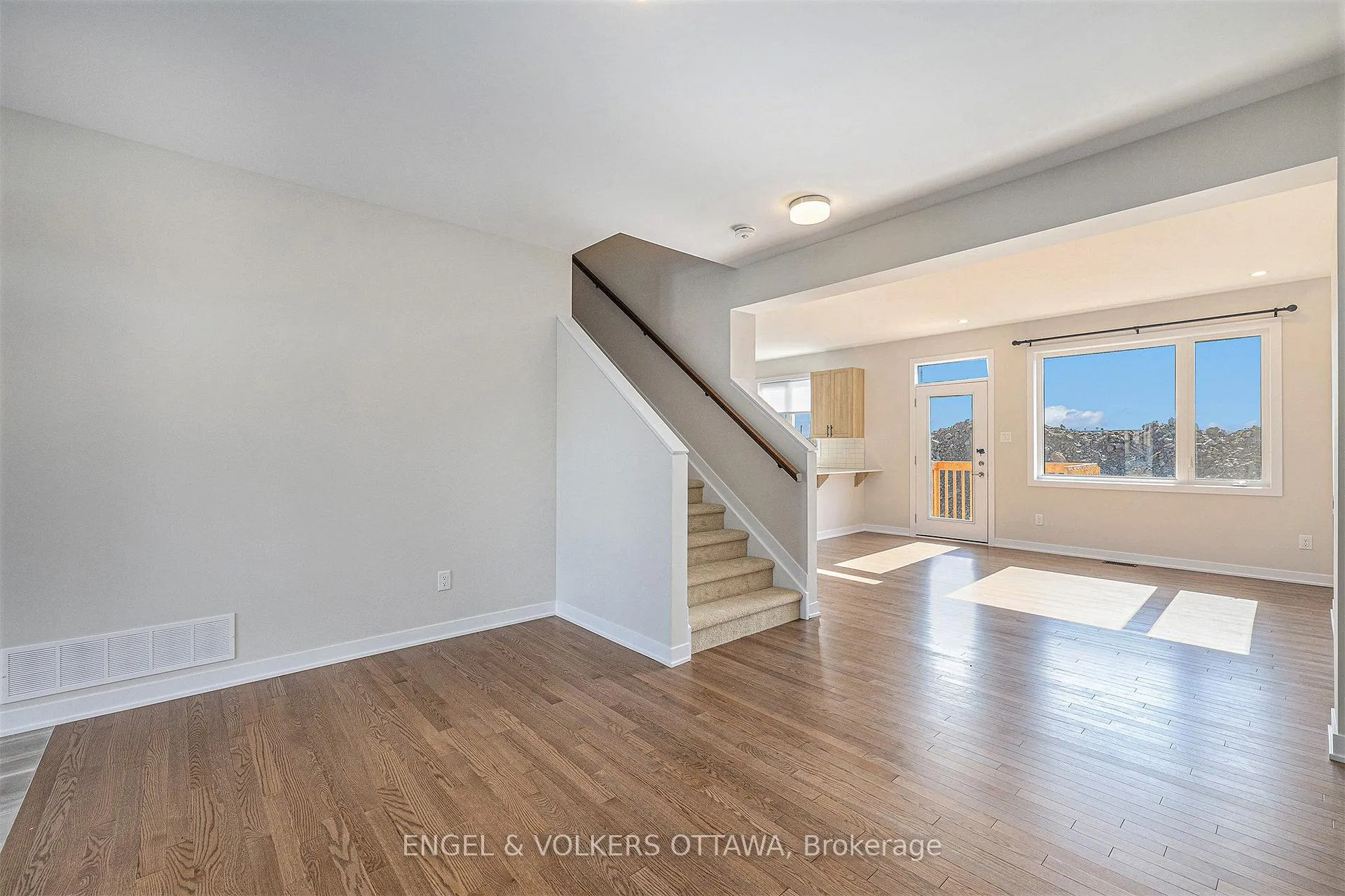 Photo 4 of 146 Beebalm Crescent, Ottawa, Barrhaven - Half Moon Bay — HOMEH