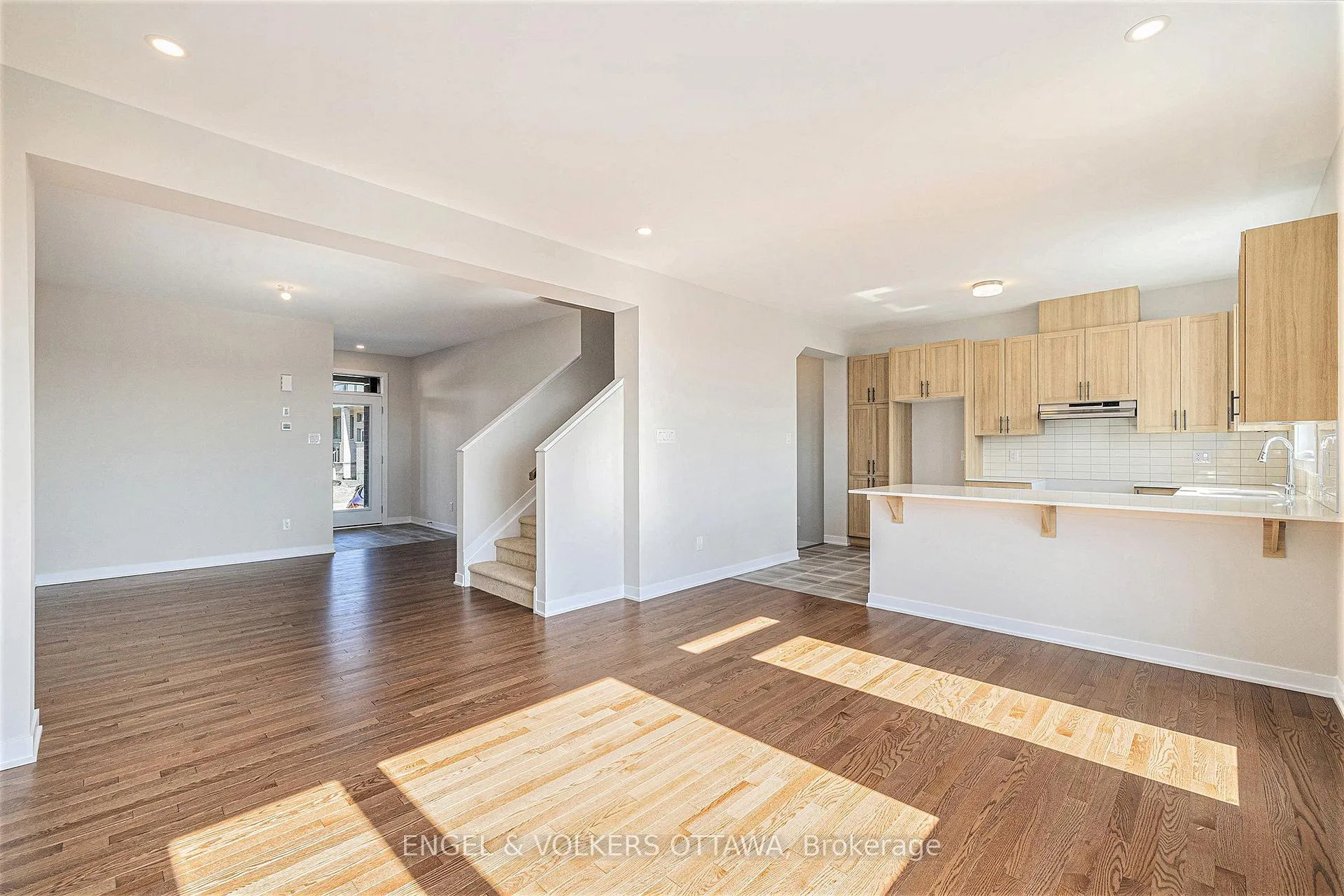 Photo 6 of 146 Beebalm Crescent, Ottawa, Barrhaven - Half Moon Bay — HOMEH