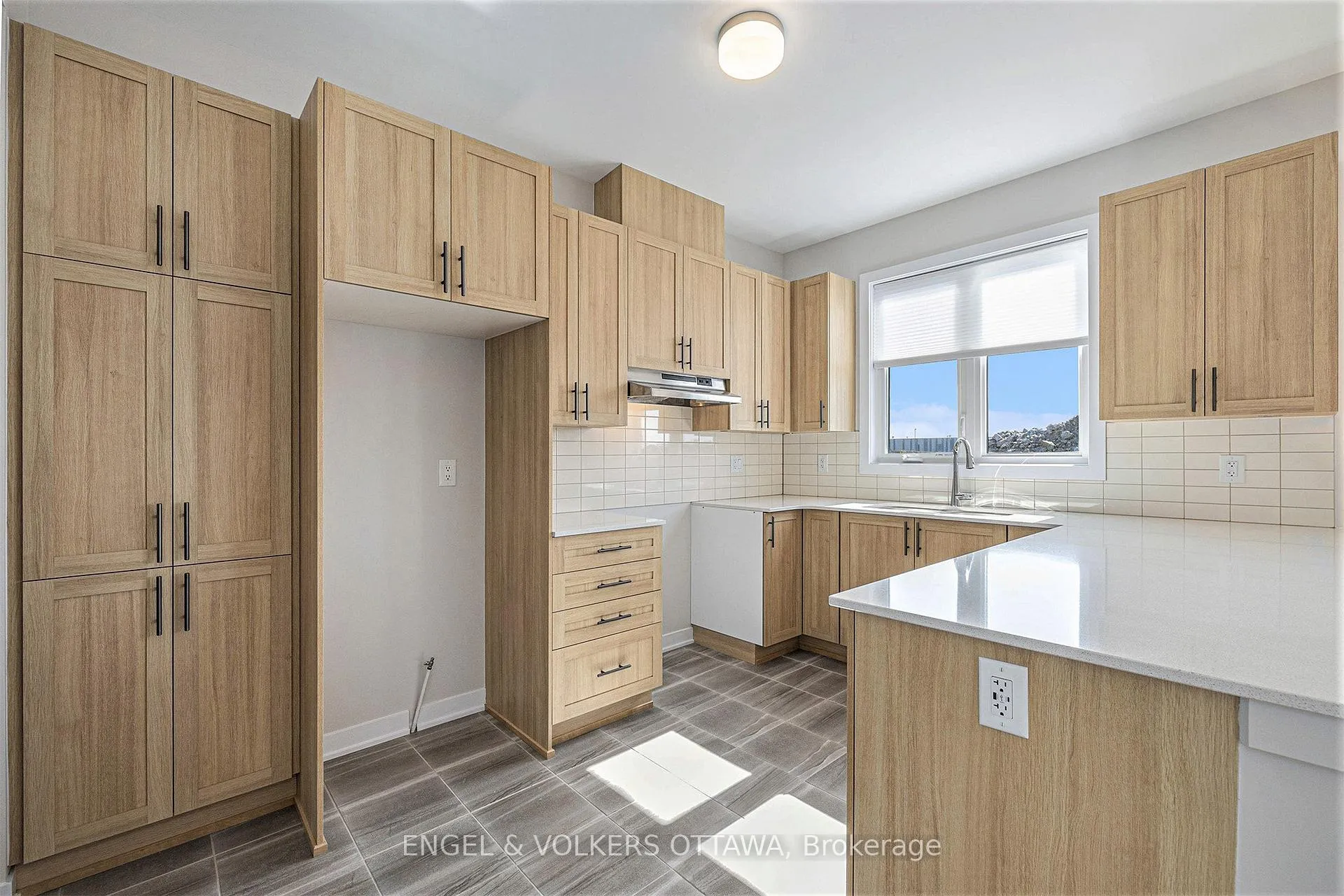 Photo 8 of 146 Beebalm Crescent, Ottawa, Barrhaven - Half Moon Bay — HOMEH