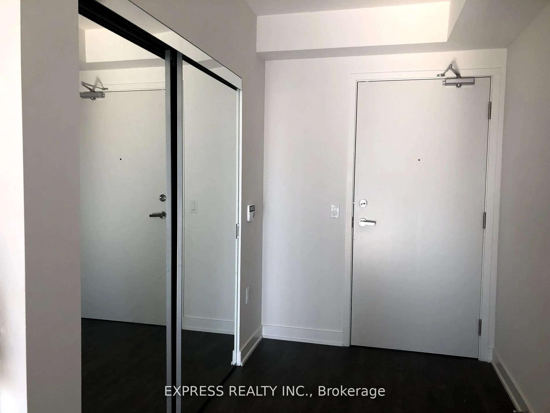 Photo 3 of Unit 3207, 195 Redpath Avenue, Toronto, Mount Pleasant West — HOMEH