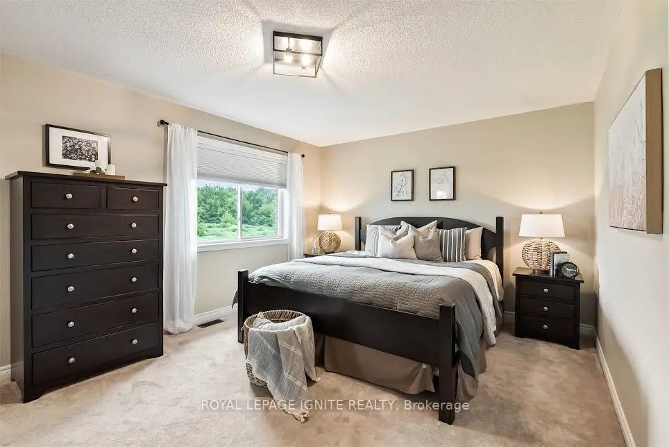 Photo 15 of 54 Albert Street, Clarington, Bowmanville — HOMEH
