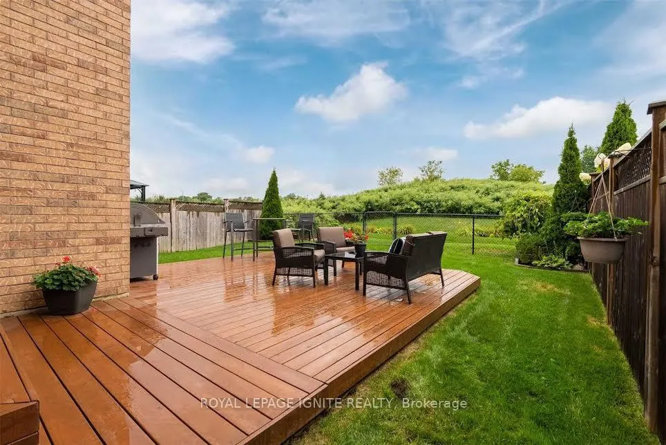 Photo 33 of 54 Albert Street, Clarington, Bowmanville — HOMEH