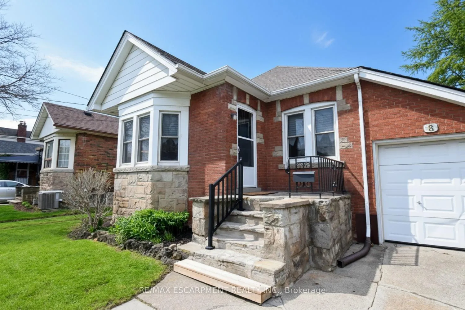 Photo 2 of 8 Norwood Road, Hamilton, Westdale — HOMEH
