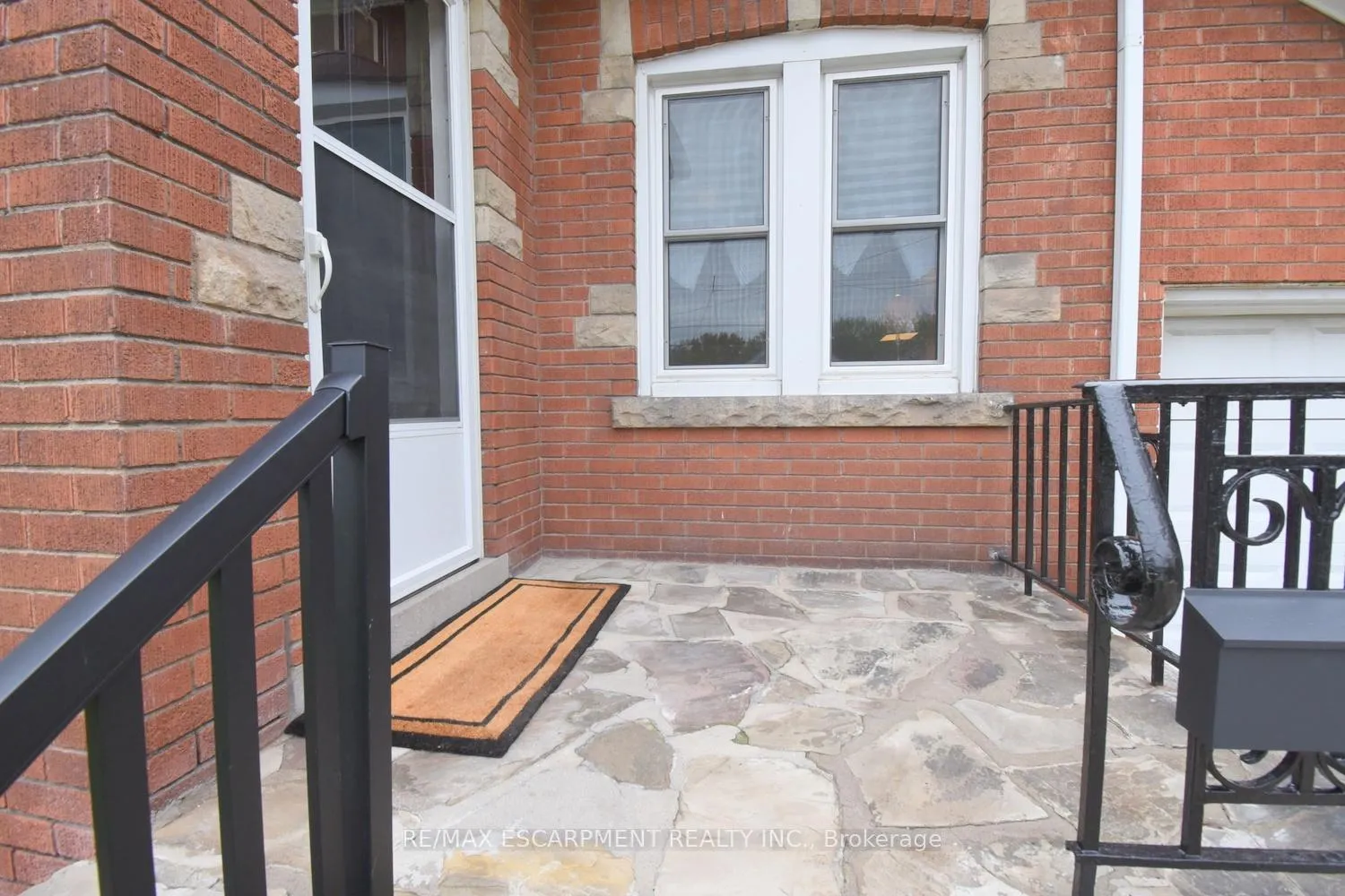 Photo 3 of 8 Norwood Road, Hamilton, Westdale — HOMEH
