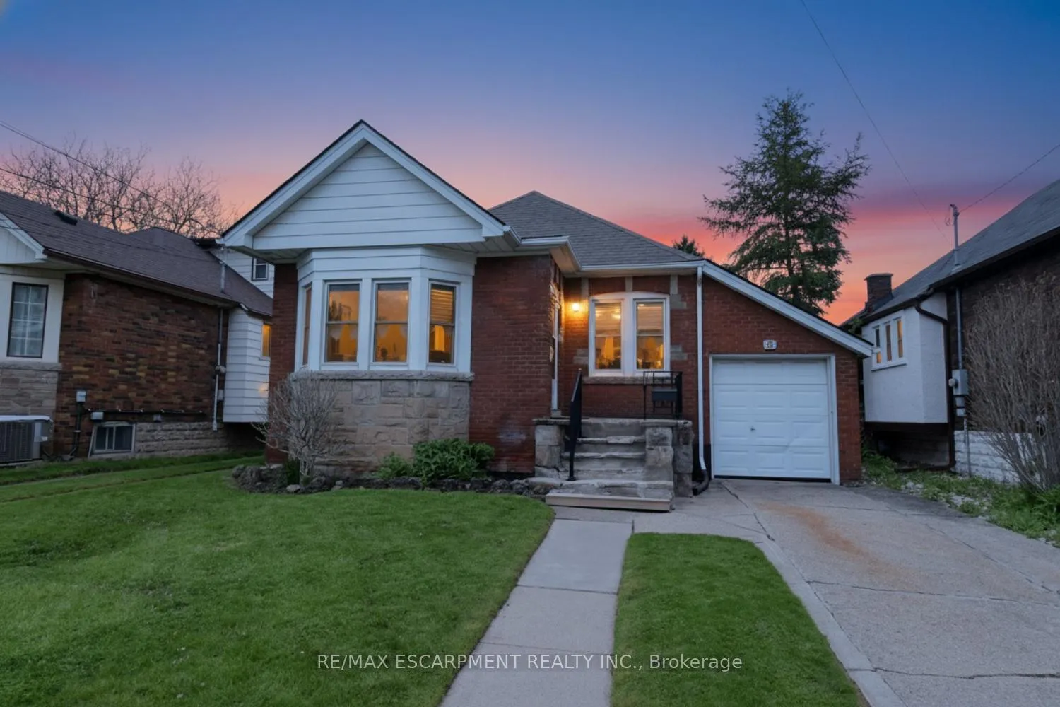 Photo 5 of 8 Norwood Road, Hamilton, Westdale — HOMEH