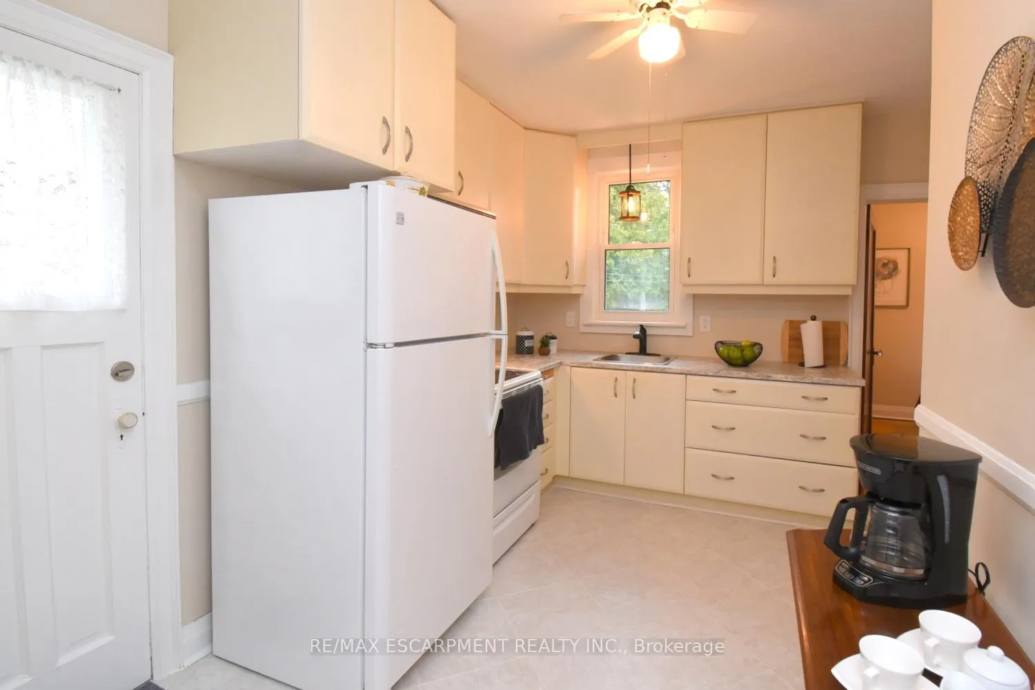 Photo 15 of 8 Norwood Road, Hamilton, Westdale — HOMEH