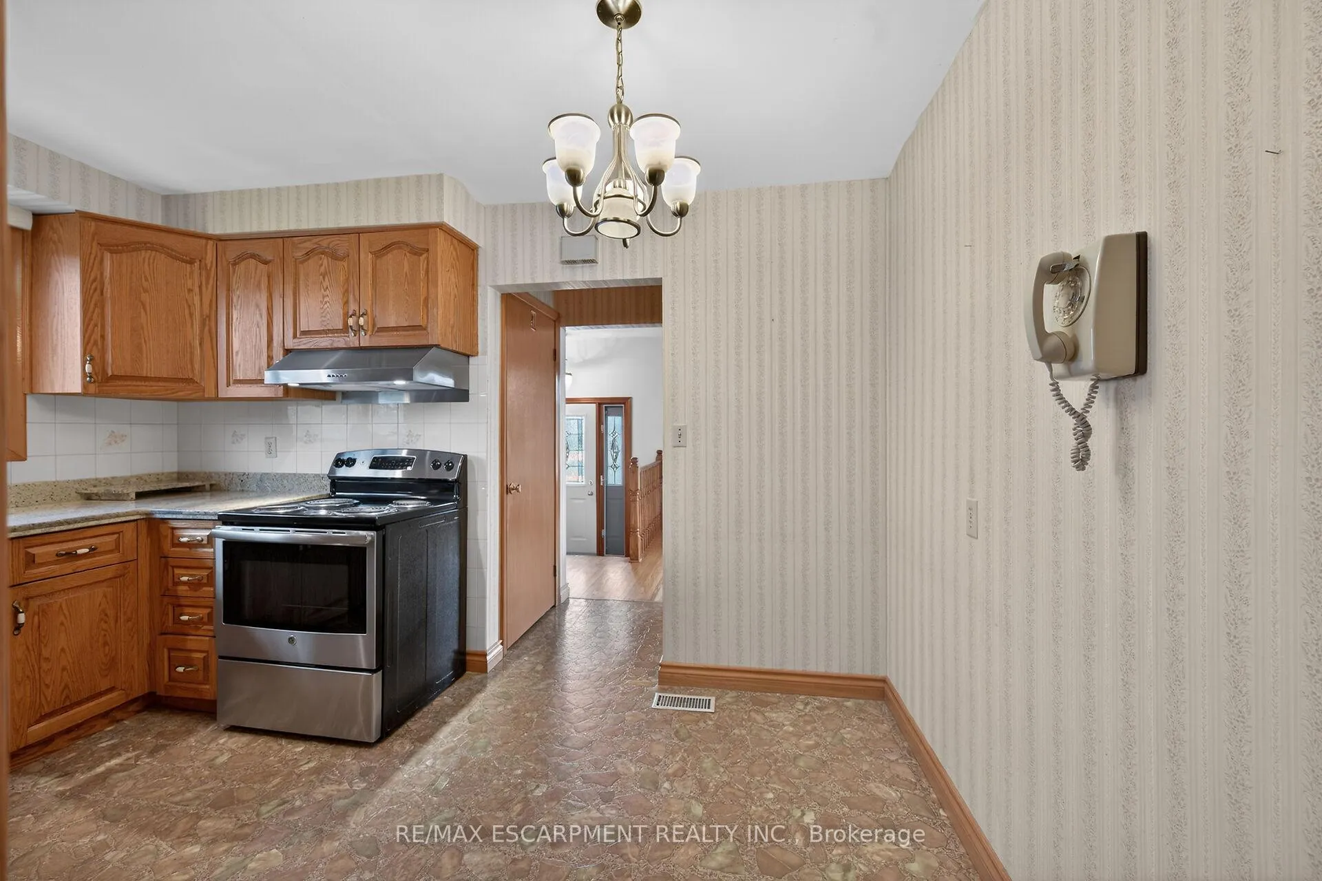 Photo 14 of 336 Montmorency Drive, Hamilton, Red Hill — HOMEH