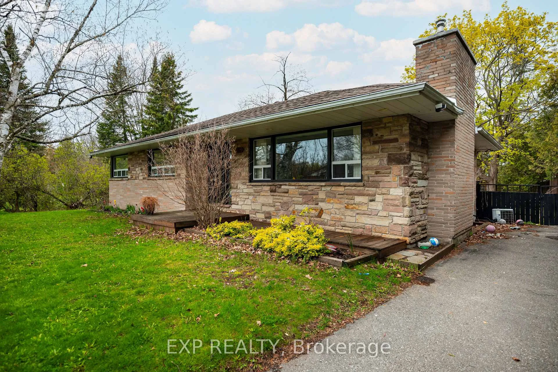 Photo 4 of 16 Carberry Street, Erin, Hillsburgh — HOMEH