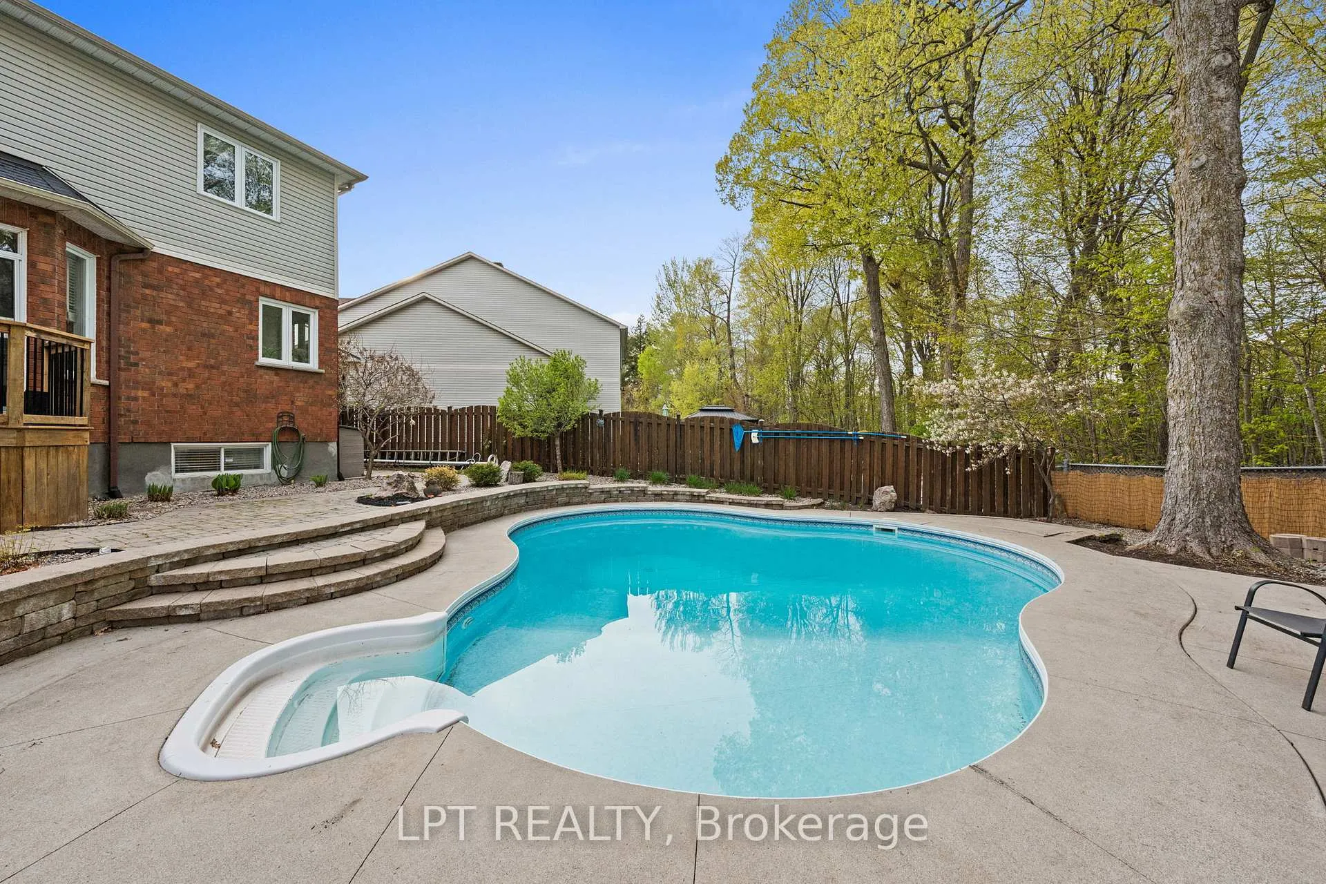 Photo 47 of 66 Forest Gate Way N, Ottawa, Barrhaven East — HOMEH