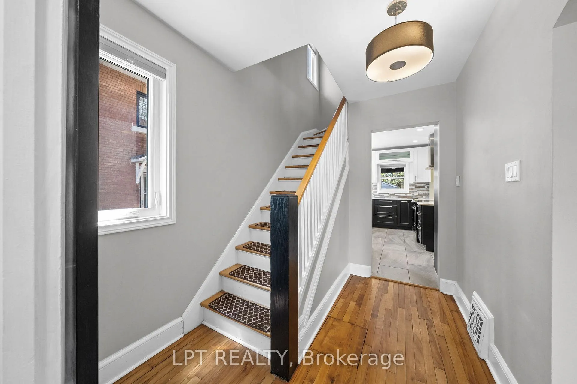 Photo 5 of 126 Blackburn Avenue, Ottawa, Sandy Hill — HOMEH