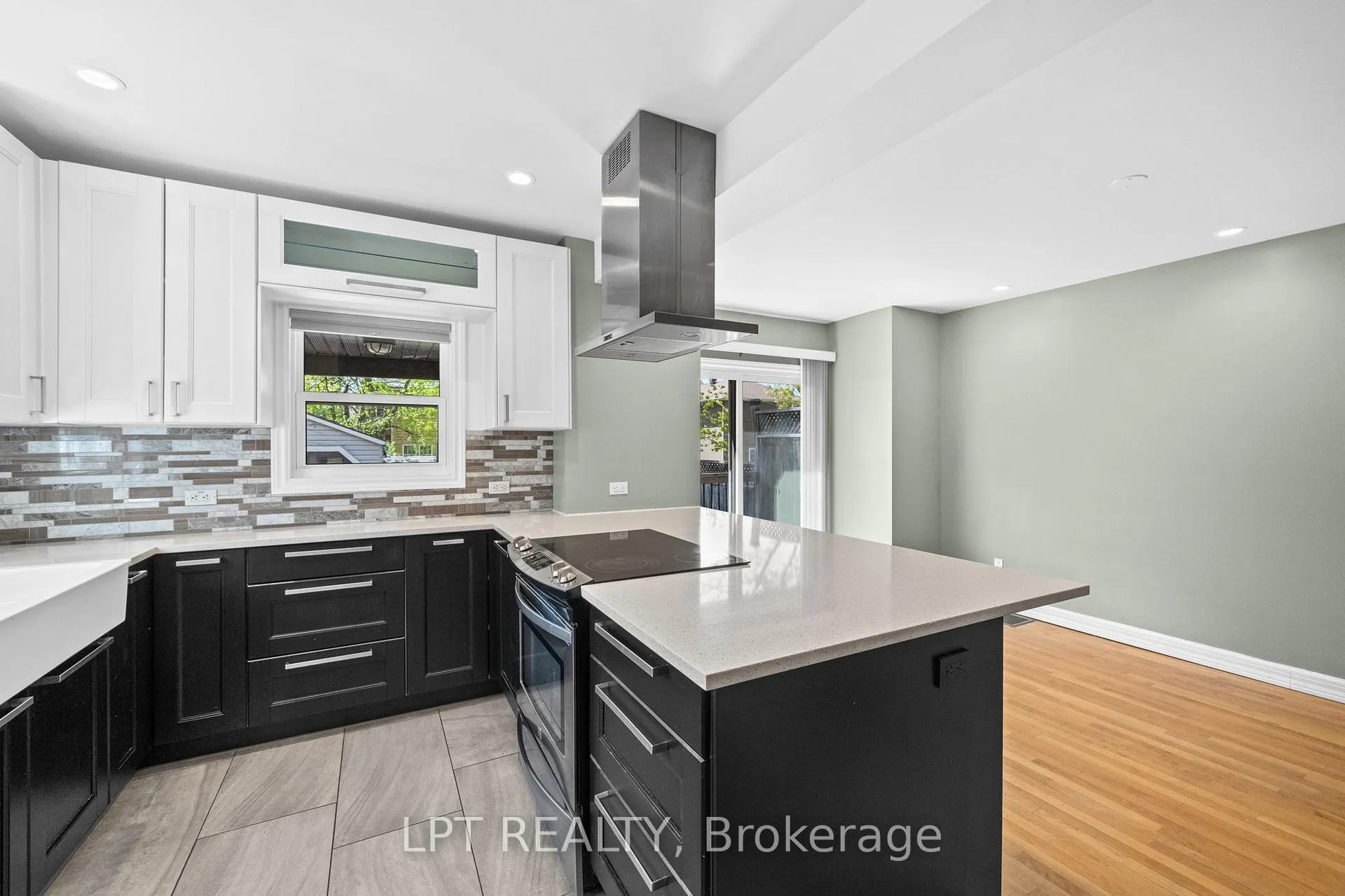 Photo 11 of 126 Blackburn Avenue, Ottawa, Sandy Hill — HOMEH
