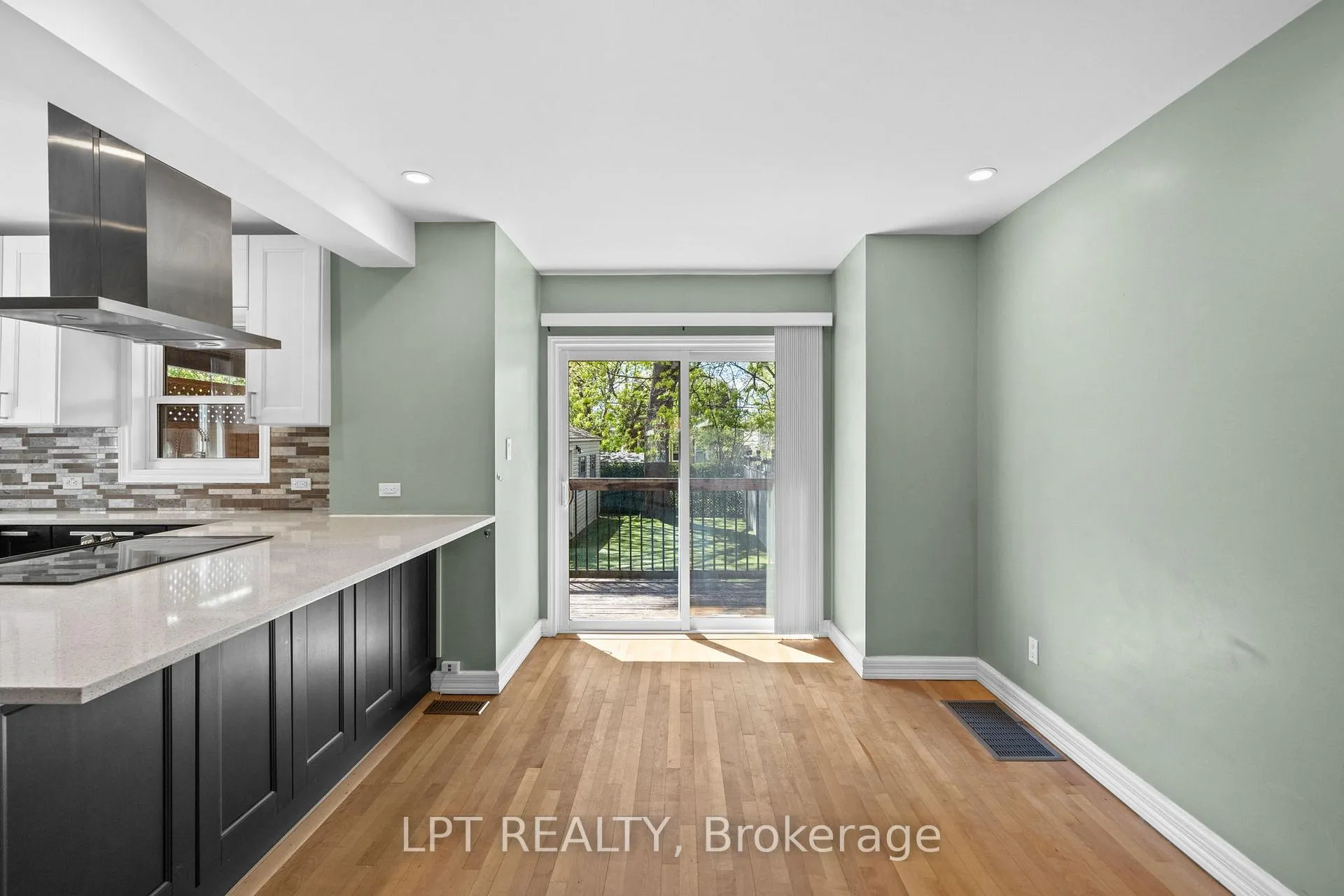 Photo 13 of 126 Blackburn Avenue, Ottawa, Sandy Hill — HOMEH