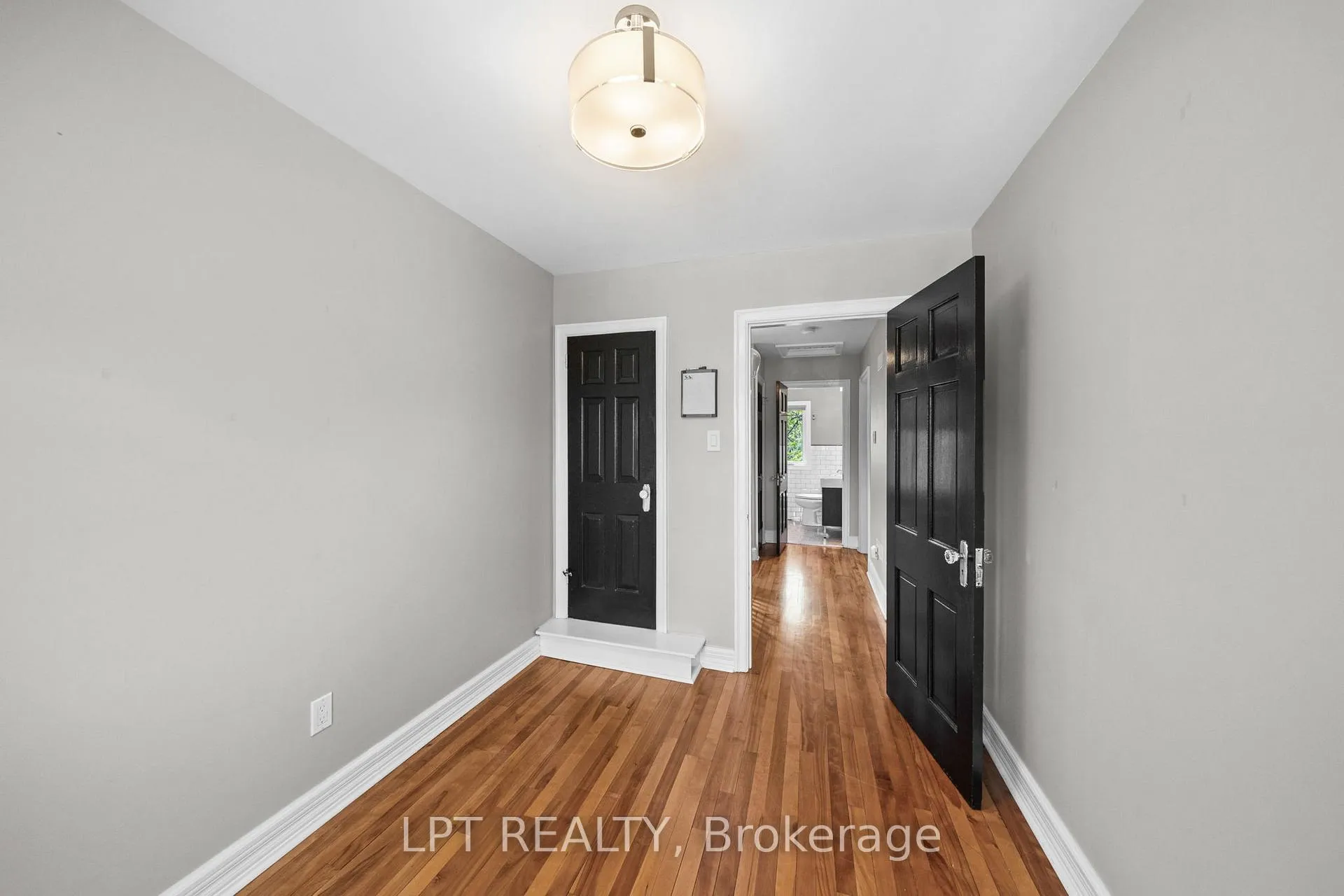 Photo 21 of 126 Blackburn Avenue, Ottawa, Sandy Hill — HOMEH