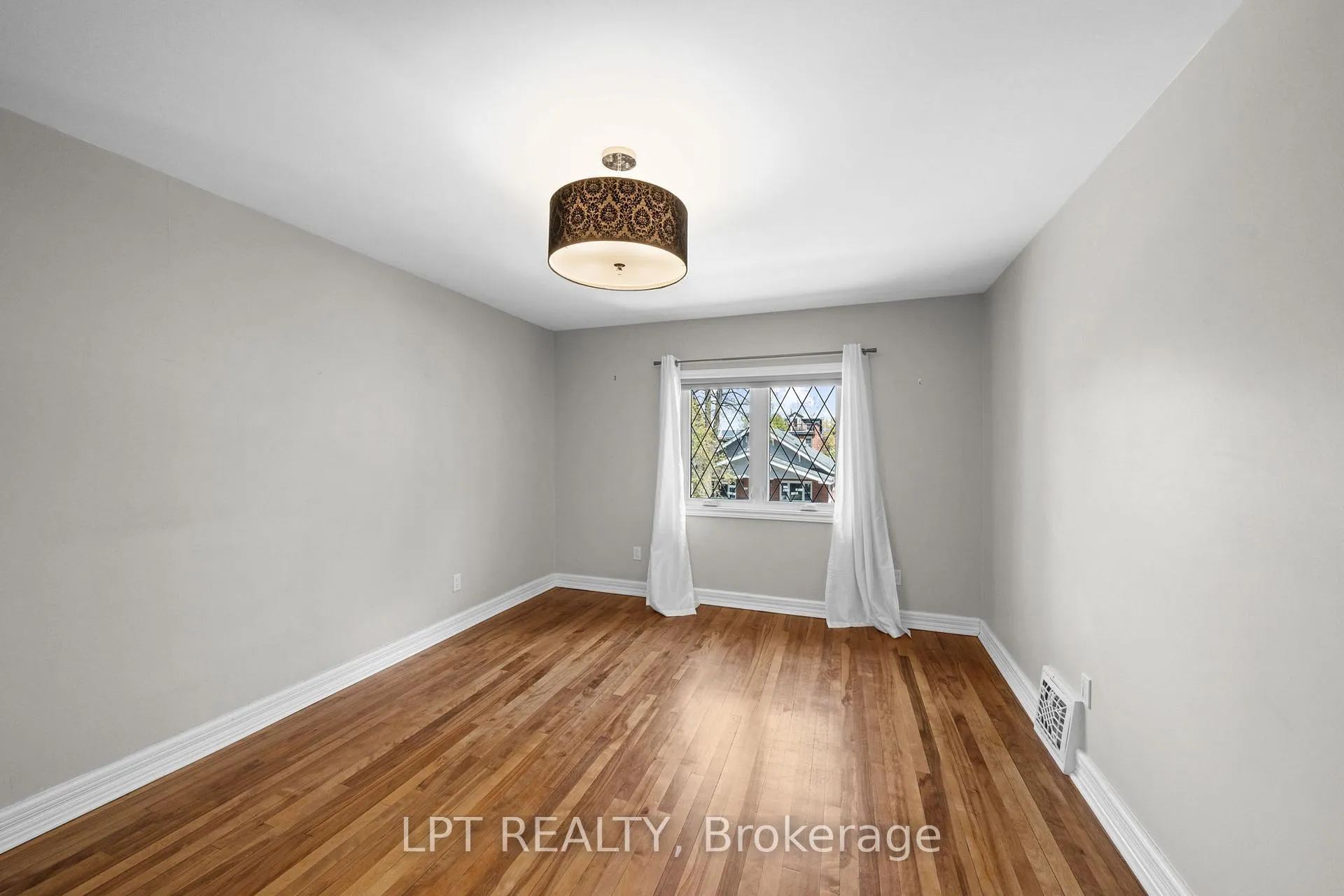 Photo 22 of 126 Blackburn Avenue, Ottawa, Sandy Hill — HOMEH