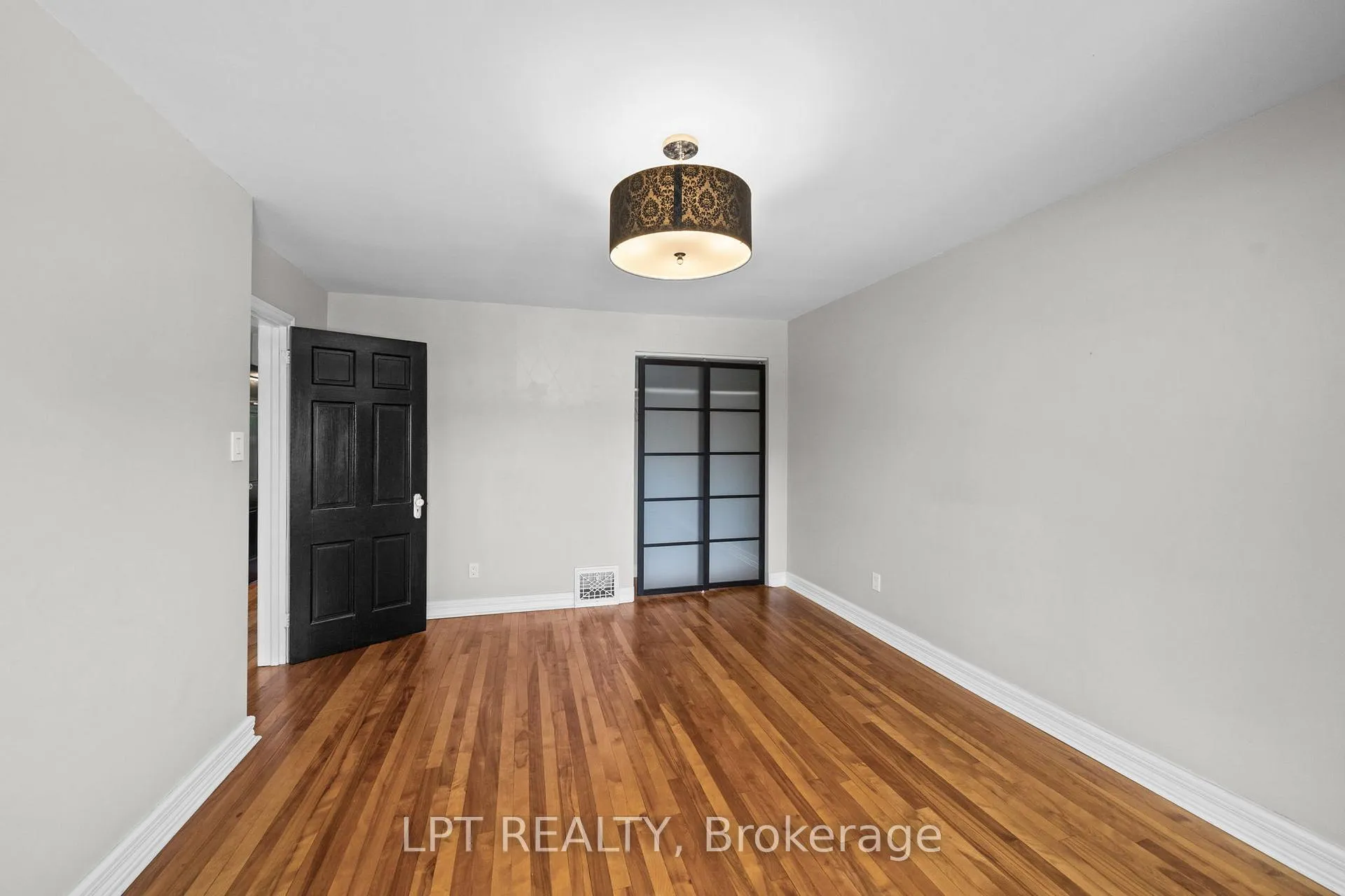Photo 23 of 126 Blackburn Avenue, Ottawa, Sandy Hill — HOMEH