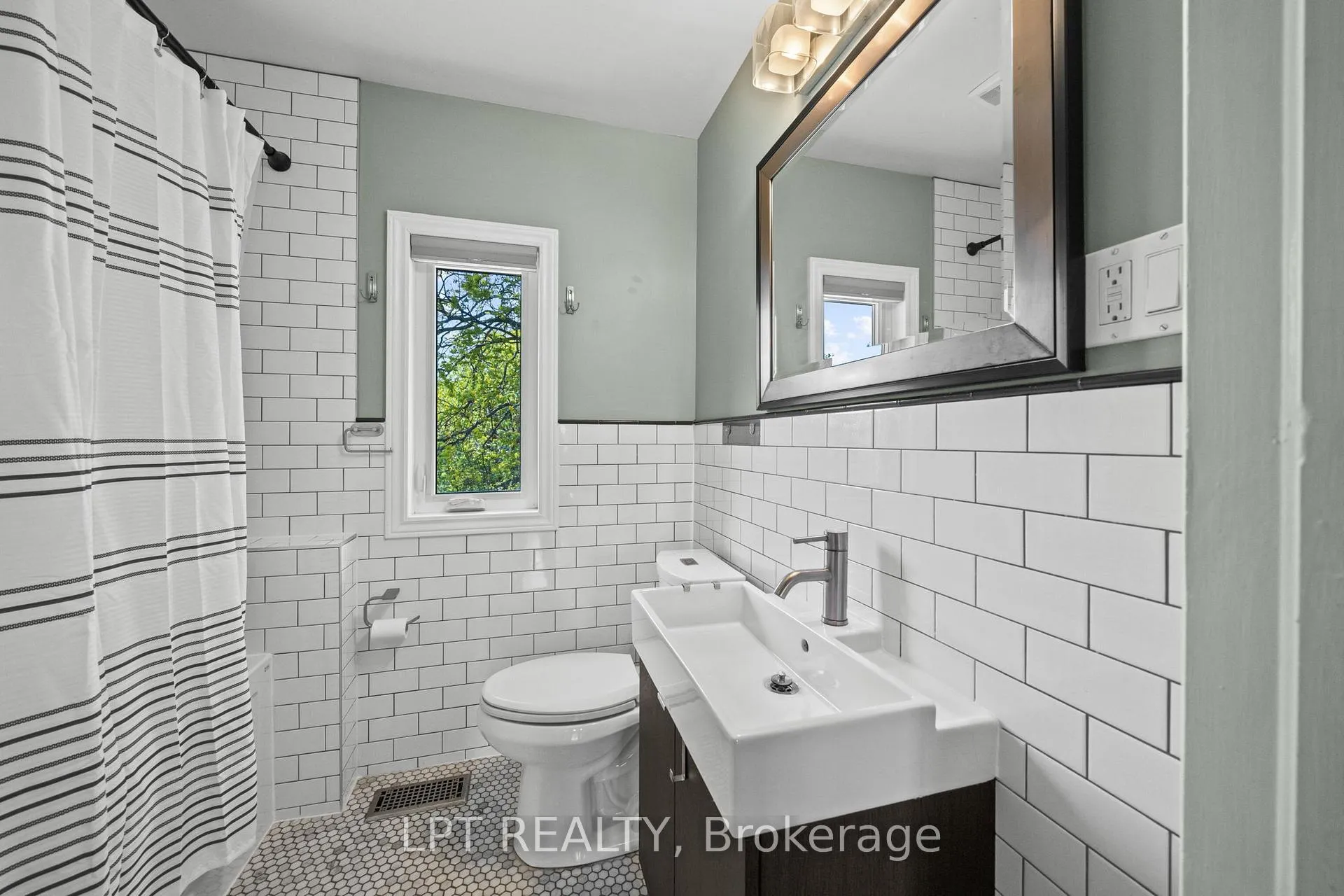 Photo 27 of 126 Blackburn Avenue, Ottawa, Sandy Hill — HOMEH