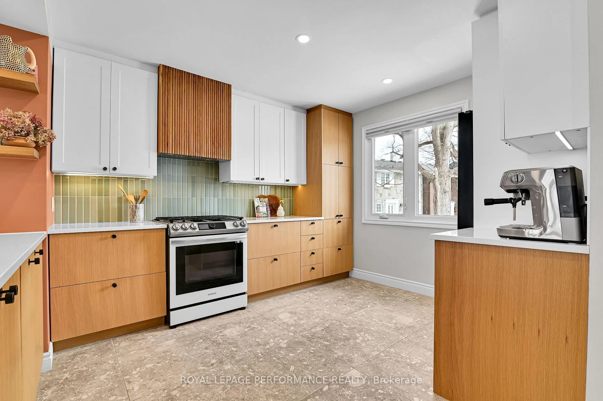 Photo 5 of 835 Provost Drive, Ottawa, Riverside Park South — HOMEH