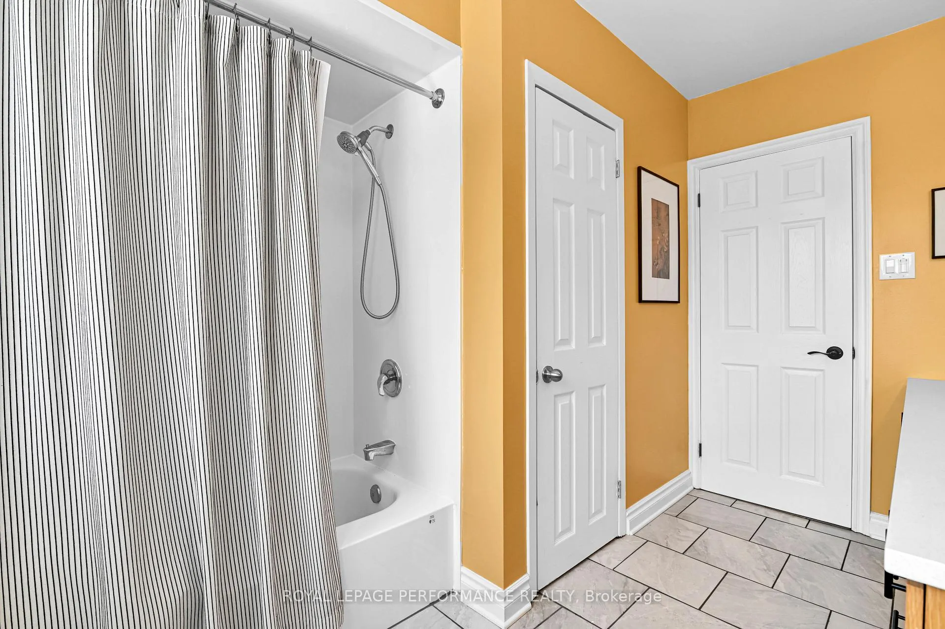 Photo 23 of 835 Provost Drive, Ottawa, Riverside Park South — HOMEH