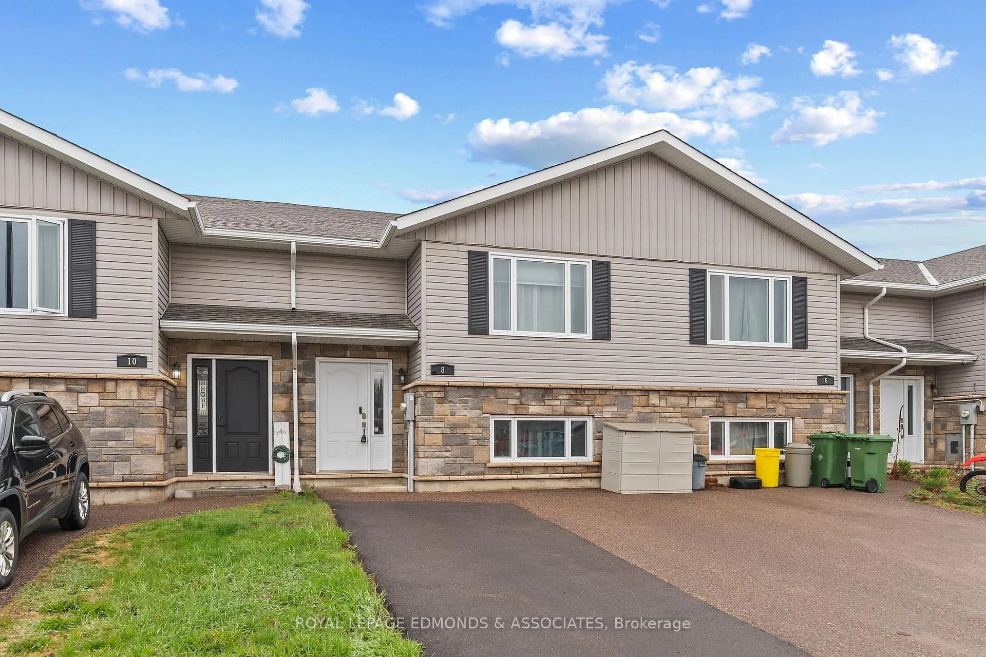 Photo 1 of 8 William Thomas Drive, Petawawa — HOMEH