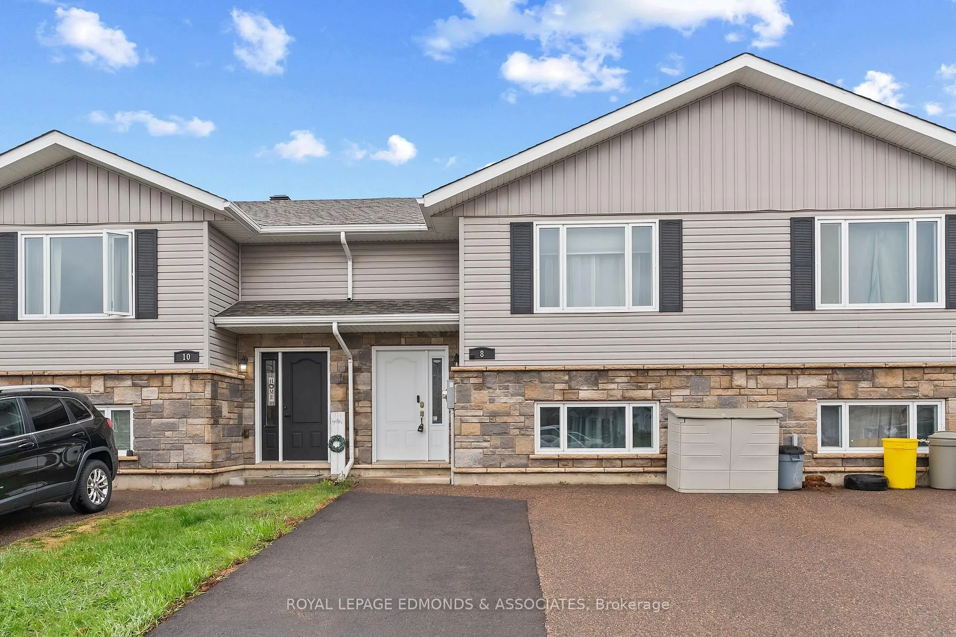 Photo 2 of 8 William Thomas Drive, Petawawa — HOMEH
