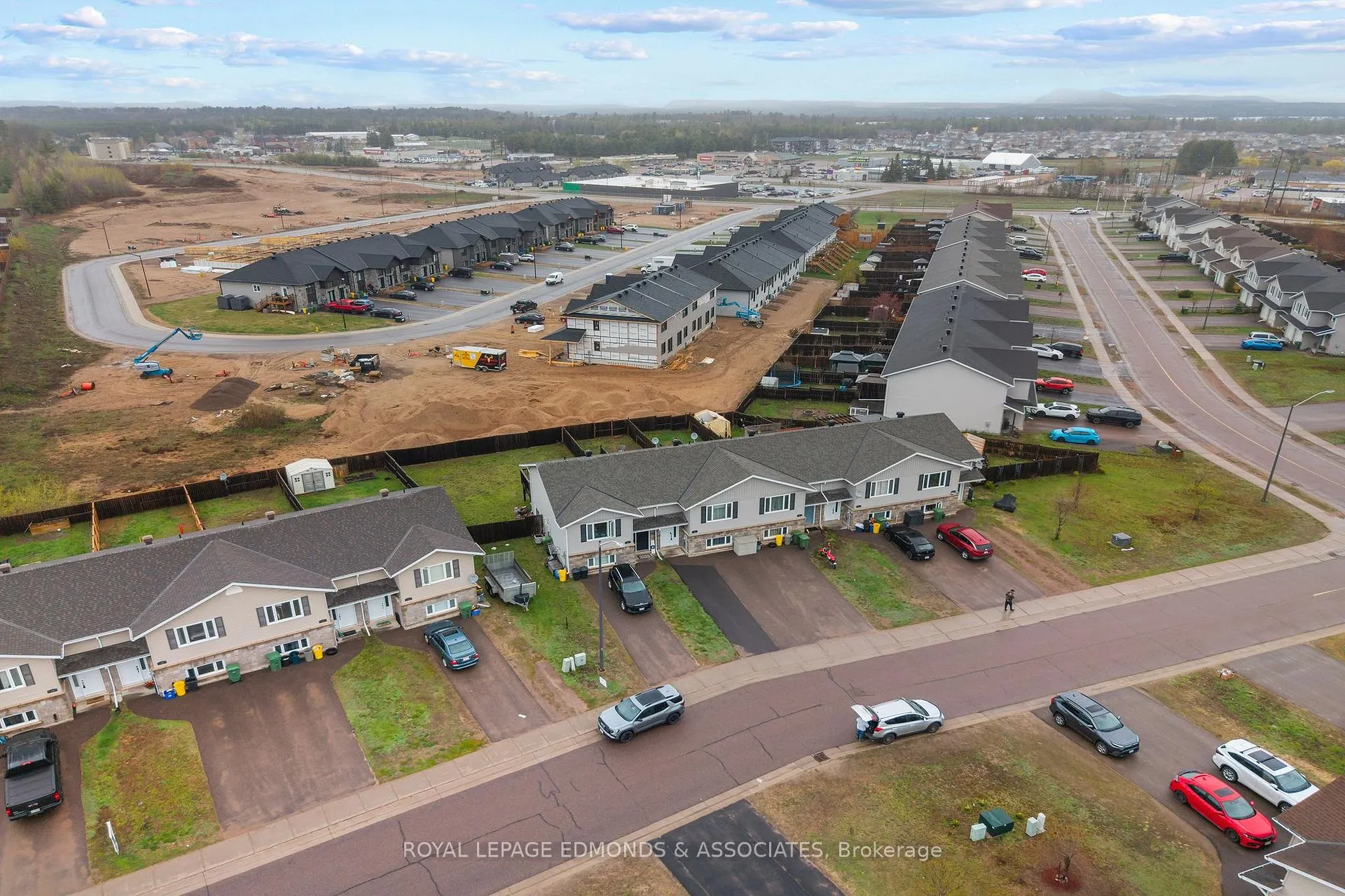 Photo 4 of 8 William Thomas Drive, Petawawa — HOMEH