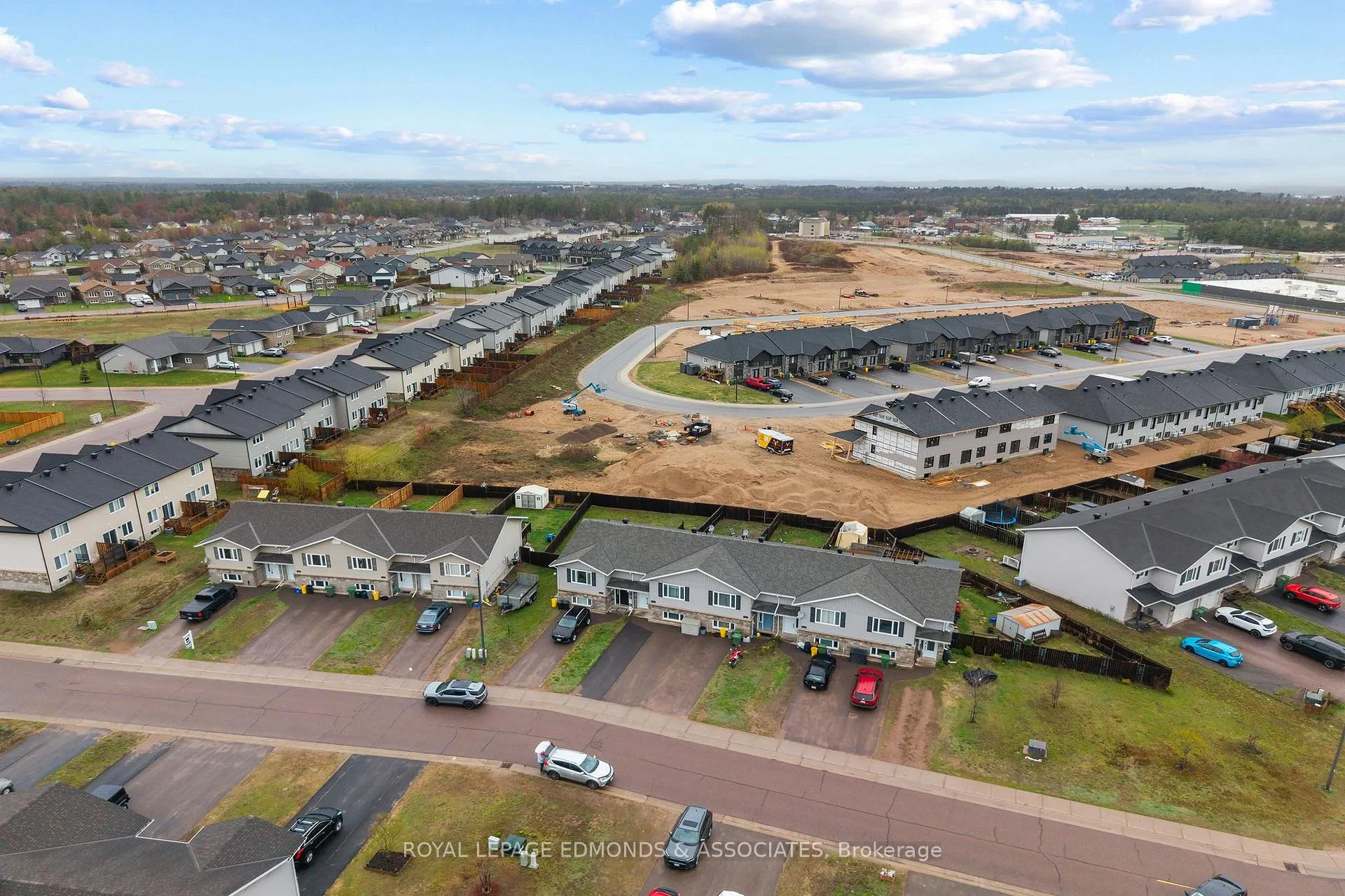 Photo 6 of 8 William Thomas Drive, Petawawa — HOMEH