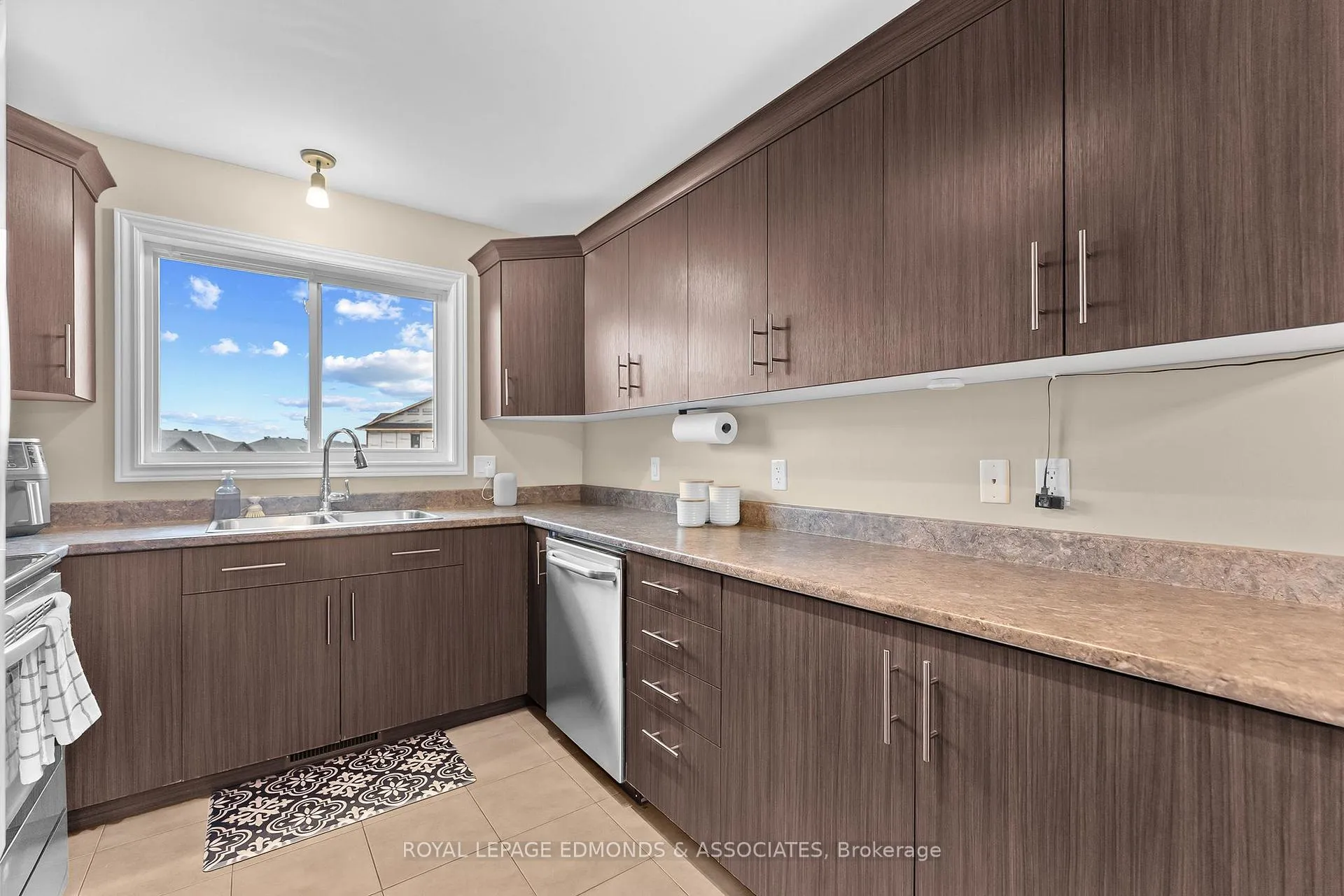 Photo 12 of 8 William Thomas Drive, Petawawa — HOMEH