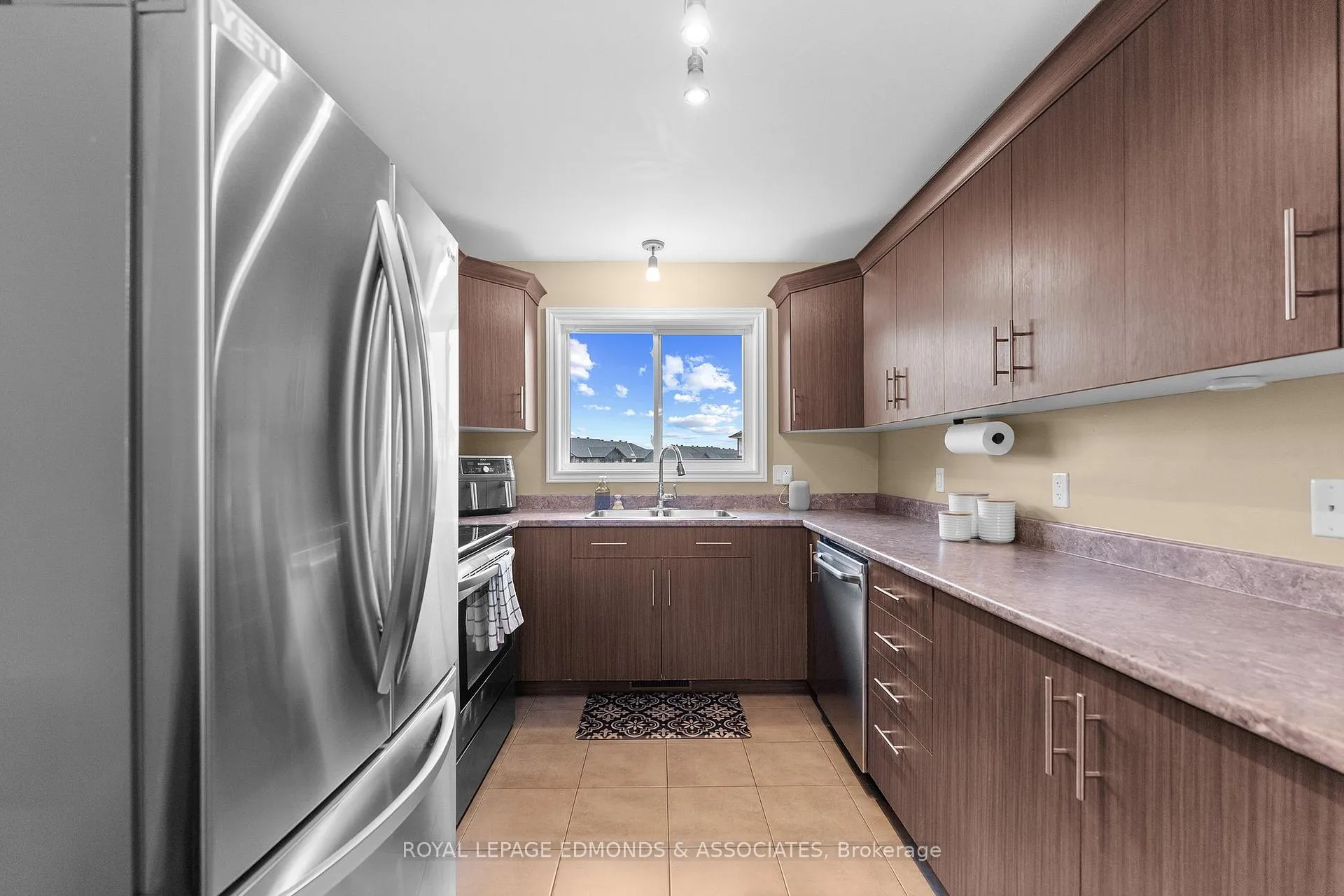 Photo 13 of 8 William Thomas Drive, Petawawa — HOMEH