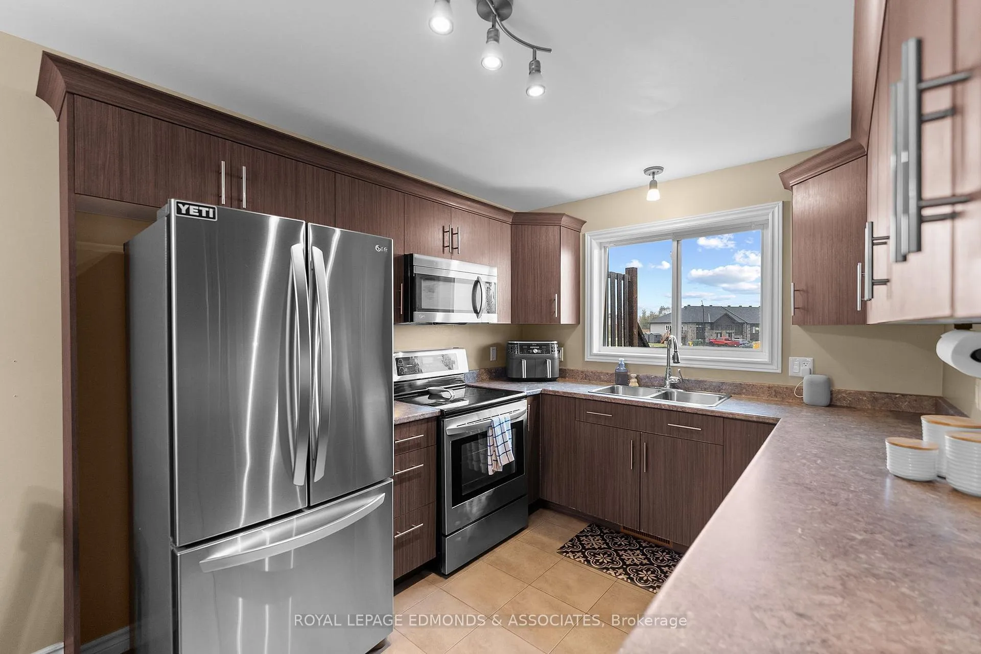 Photo 15 of 8 William Thomas Drive, Petawawa — HOMEH