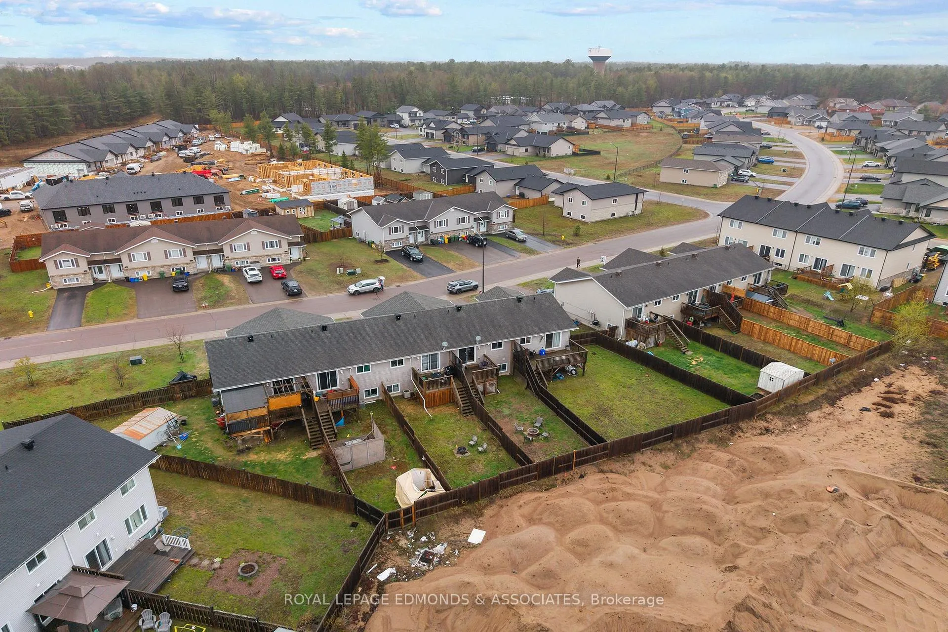 Photo 41 of 8 William Thomas Drive, Petawawa — HOMEH