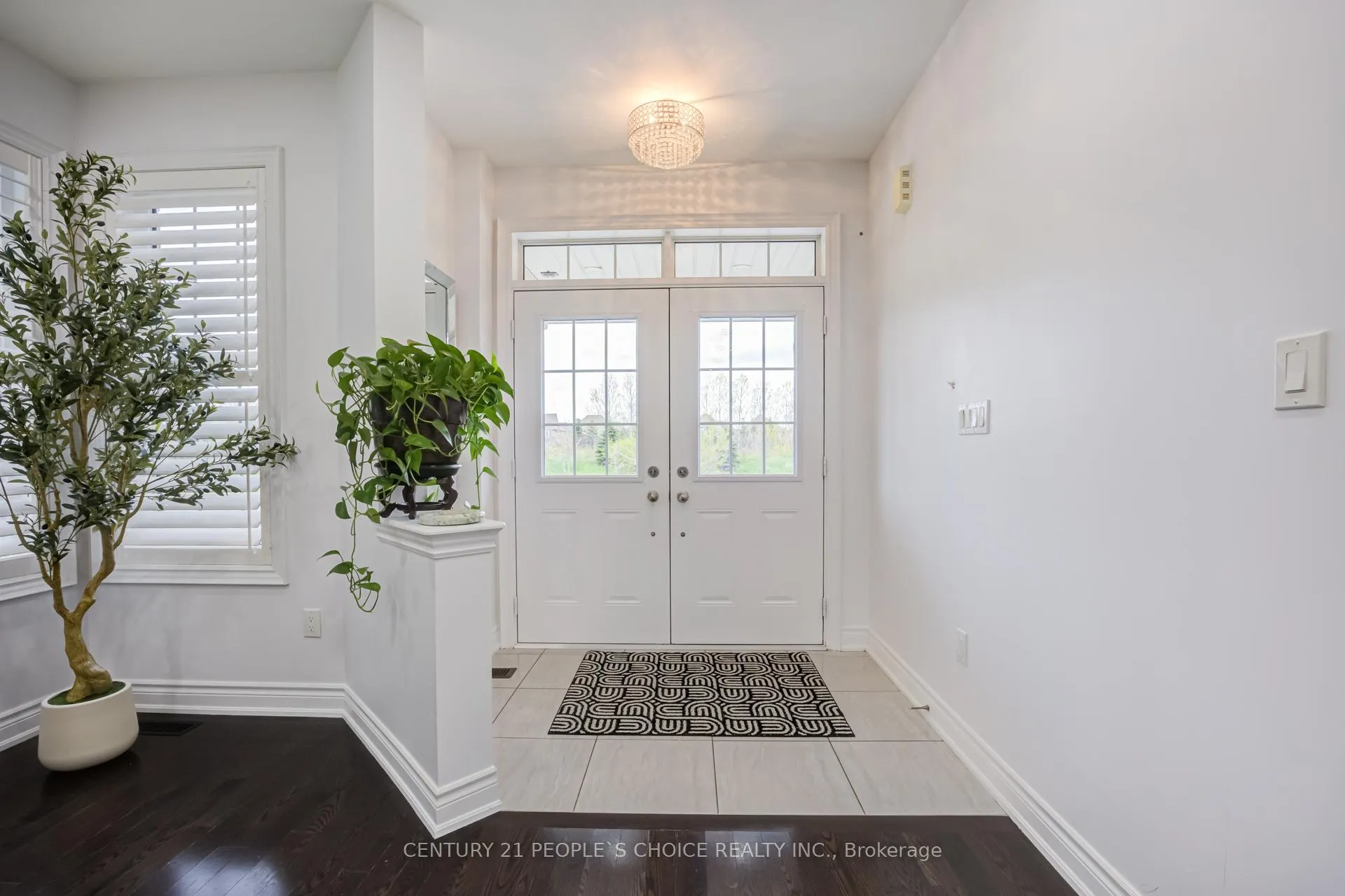 Photo 4 of 82 Mactier Drive, Vaughan, Kleinburg — HOMEH