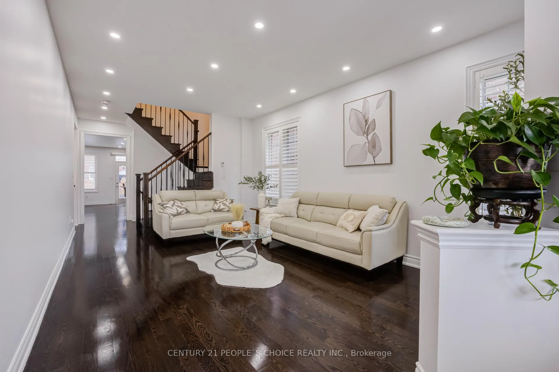 Photo 5 of 82 Mactier Drive, Vaughan, Kleinburg — HOMEH